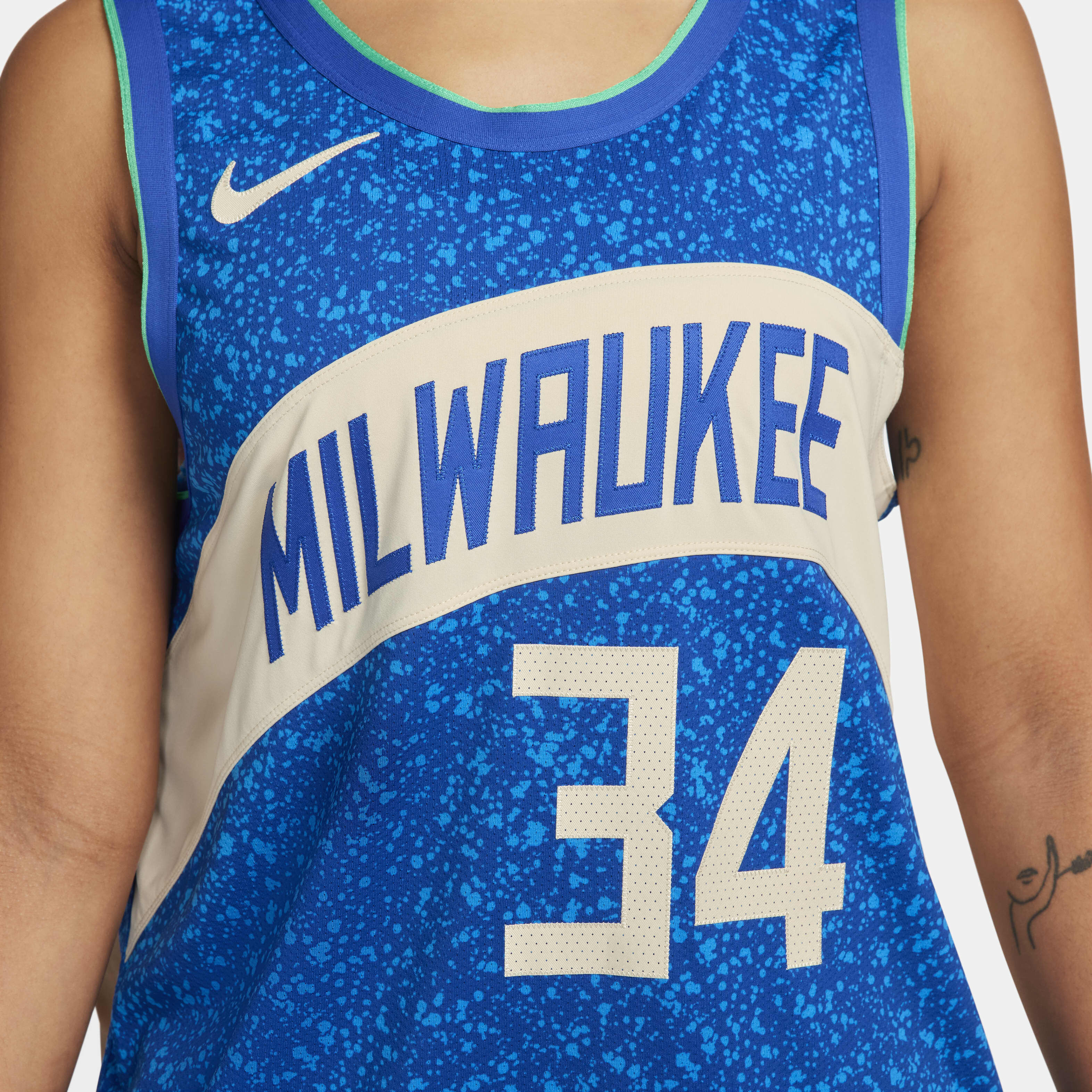 يانيس انتيتوكونمبو ميلووكي باكس 2023/24 سيتي اديشن image number 3