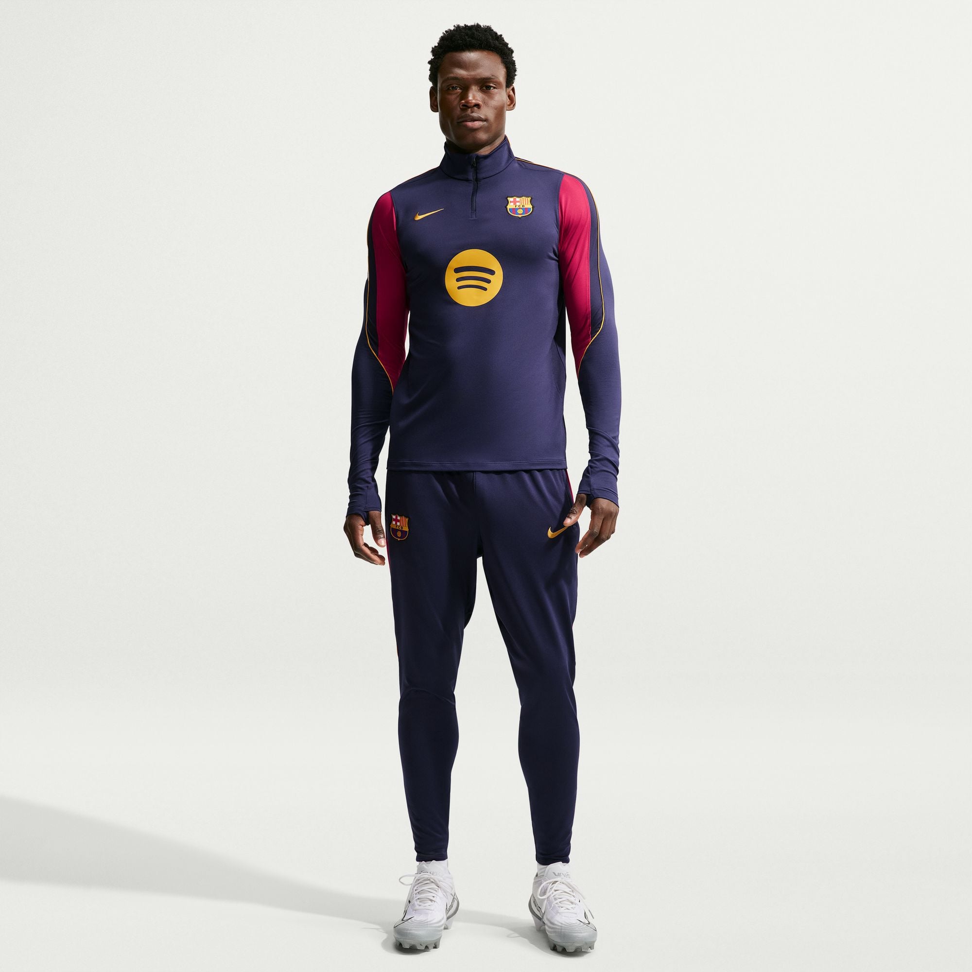 برشلونة سترايك image number 0