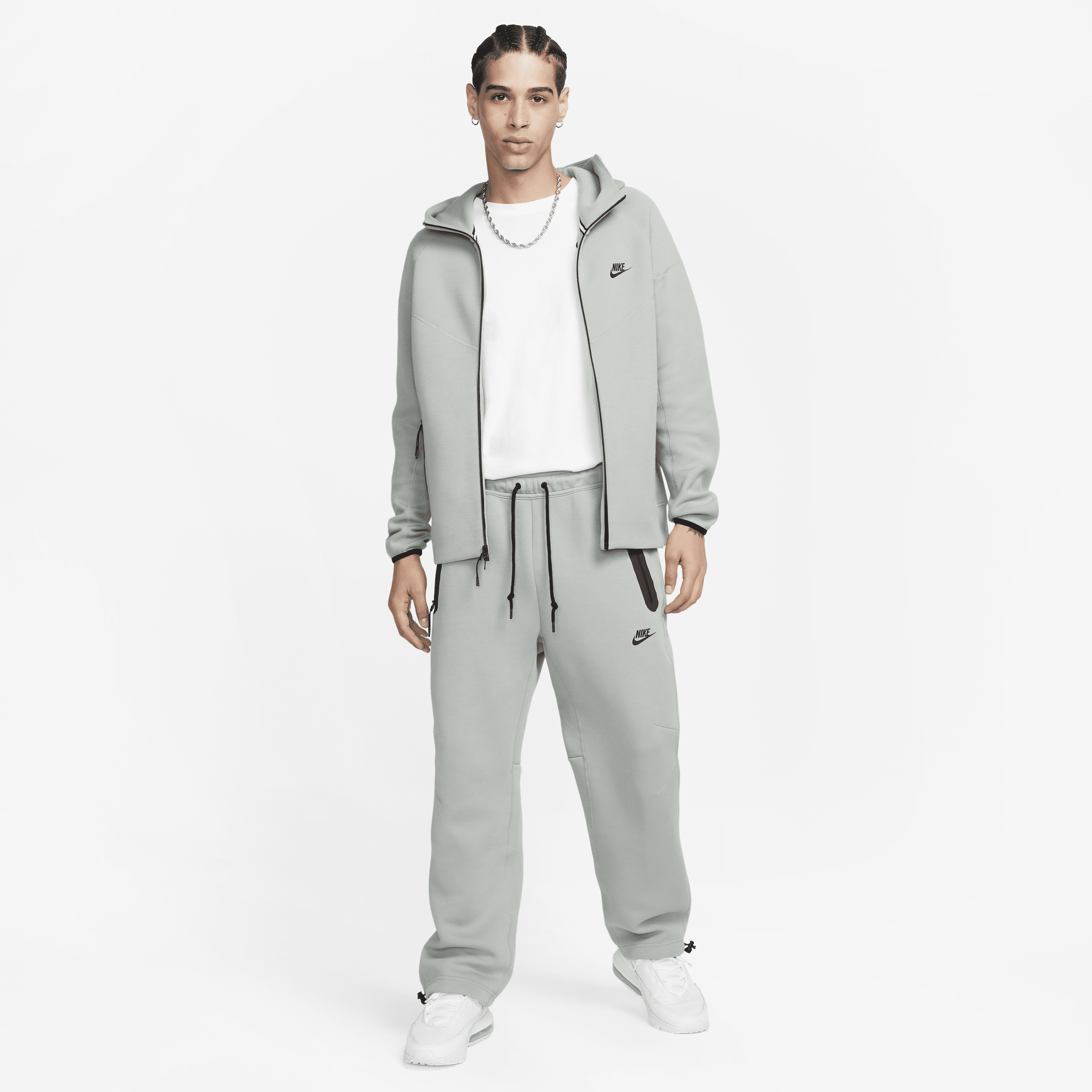 Tech fleece hotsell nike tracksuit