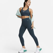 Nike Universa