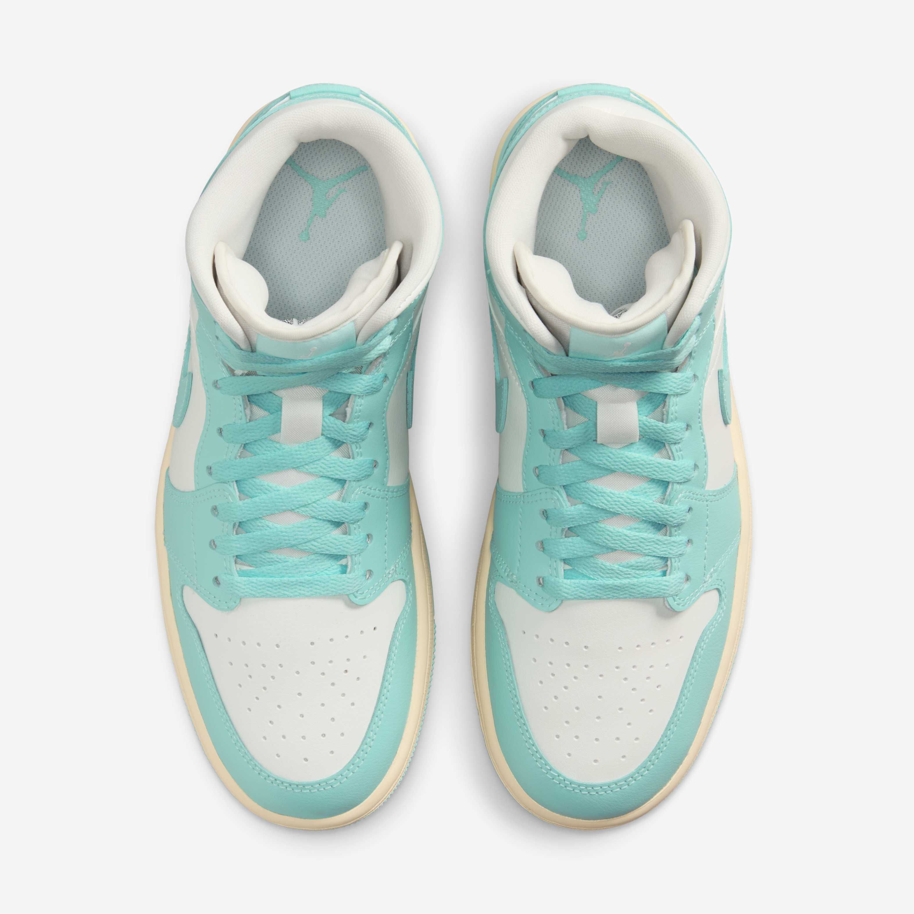 Air Jordan 1 Mid Shoes image number 3