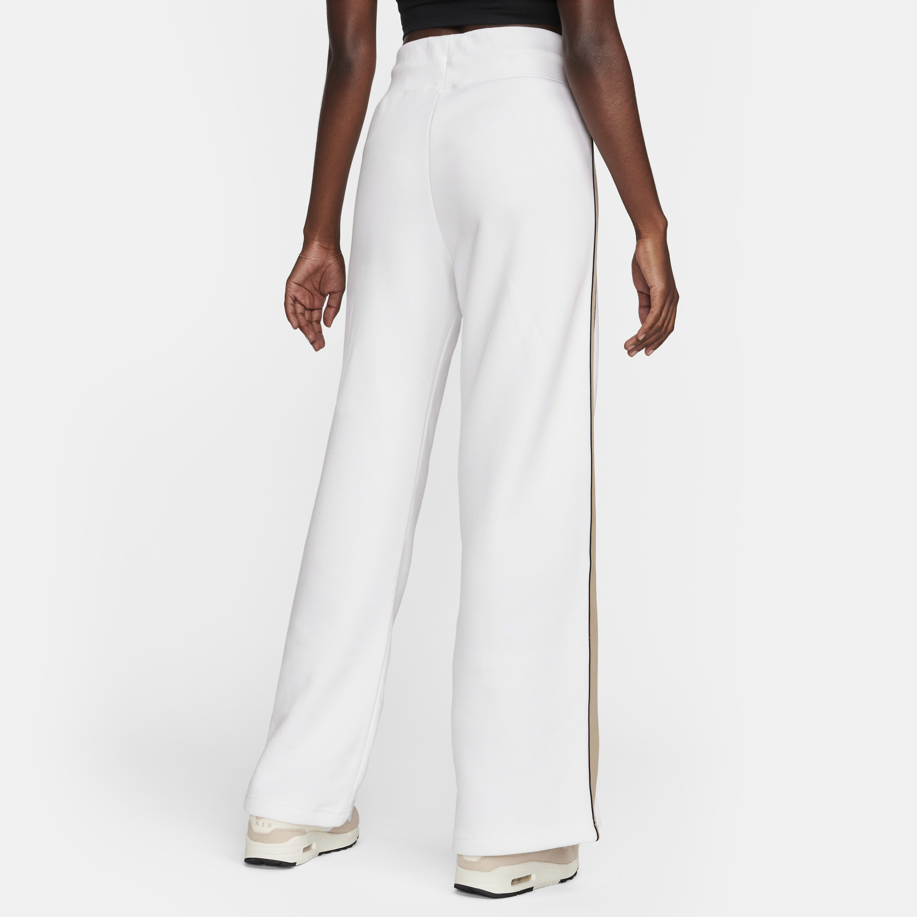 نايكي سبورتسوير فينكس فليس image number 1