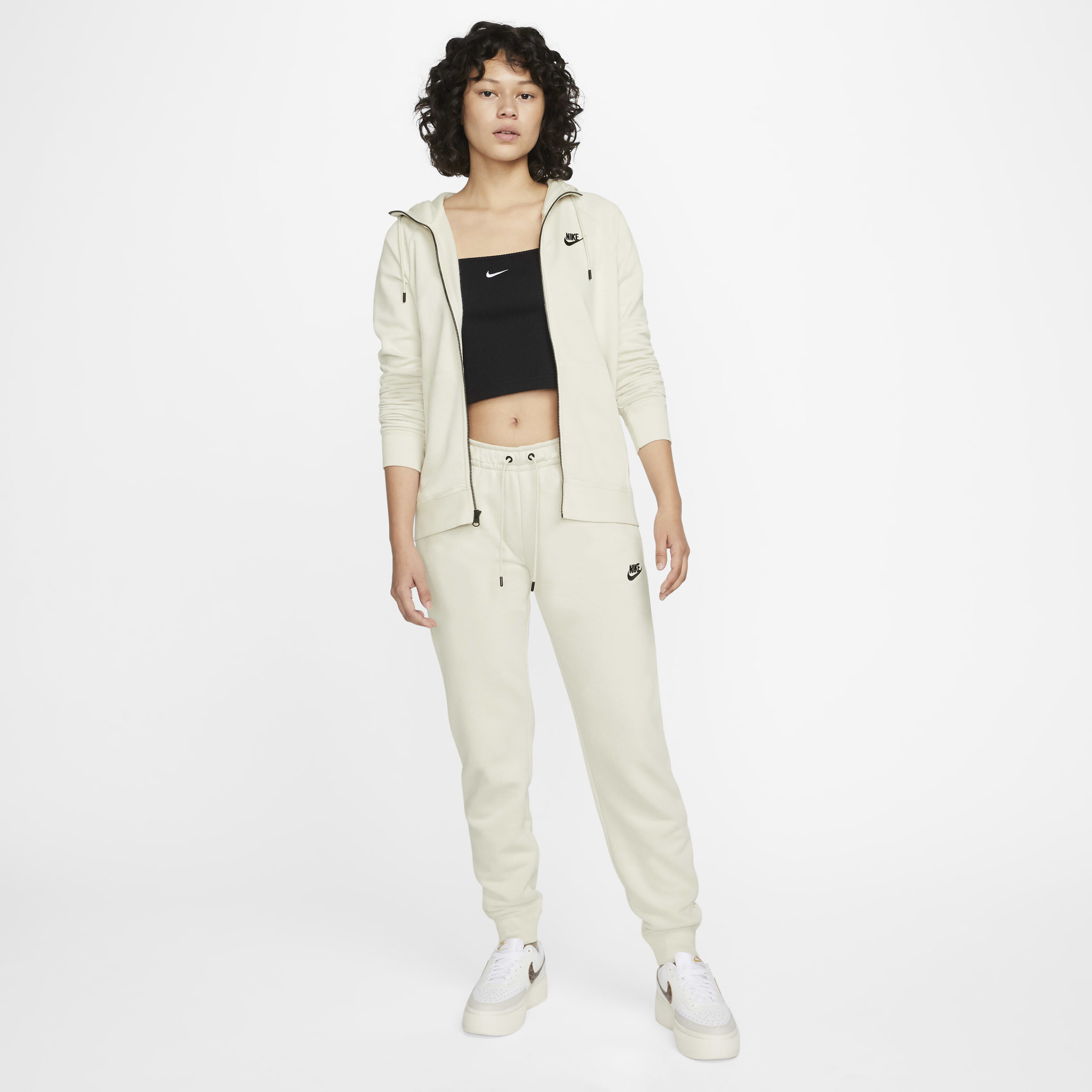 نايكي سبورتسوير ايسنشال image number 4