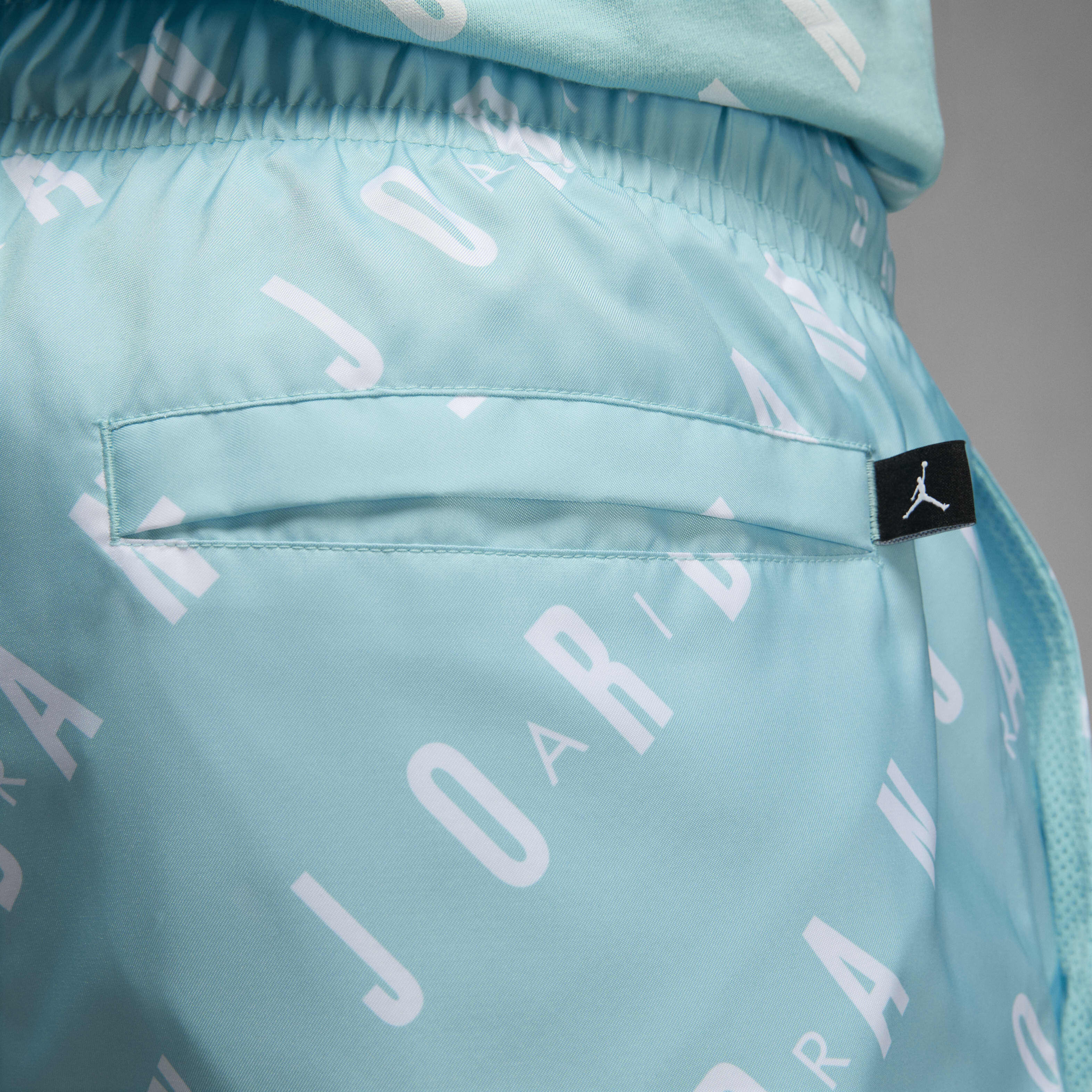 Jordan Essentials image number 4