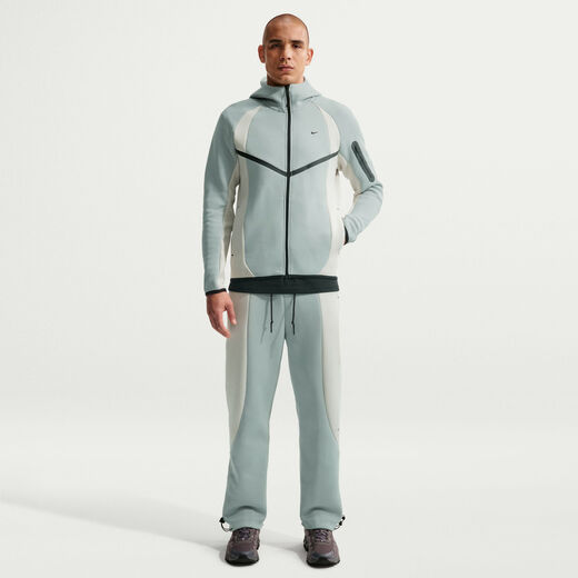 Nike Tech
