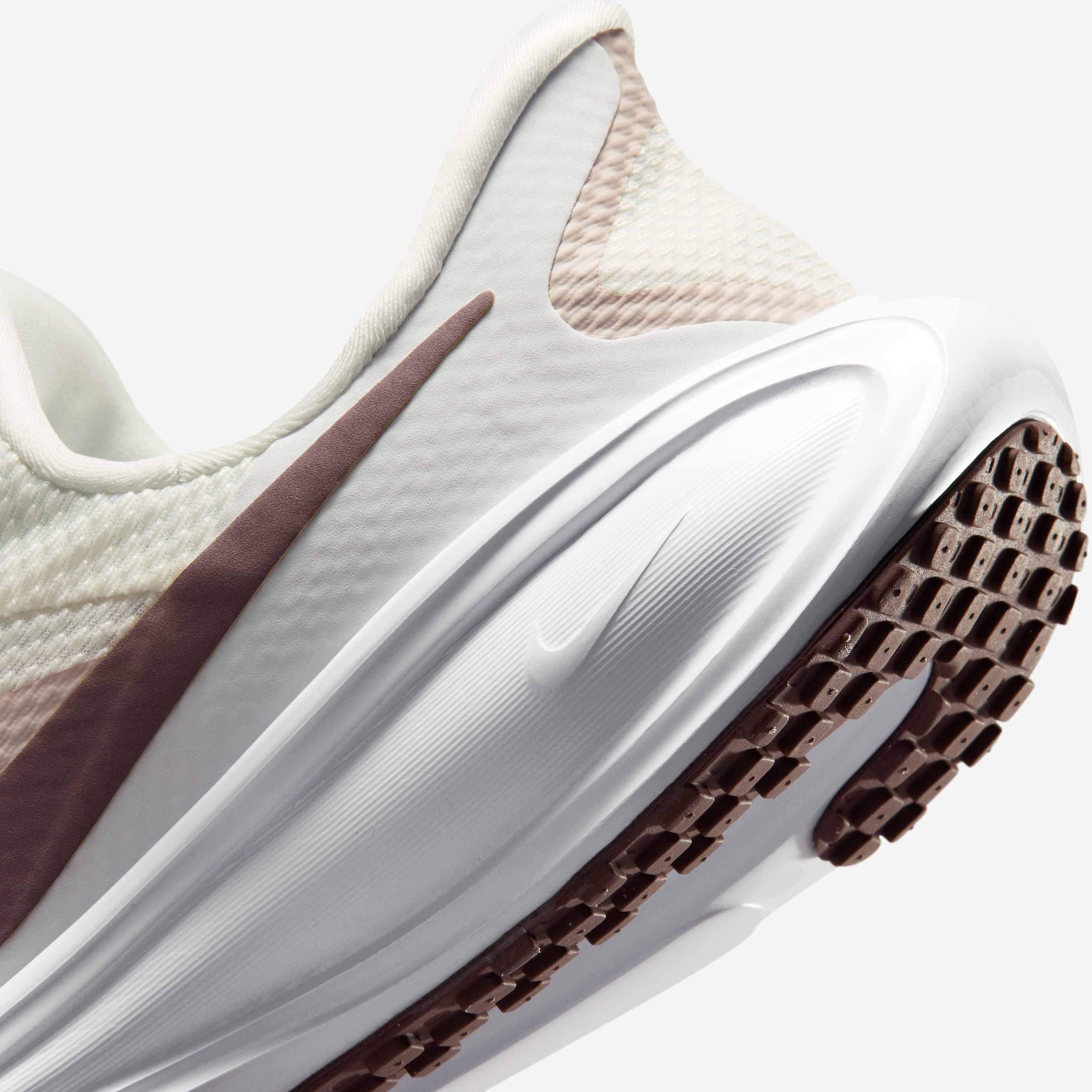 Nike Revolution 8 EasyOn image number 7