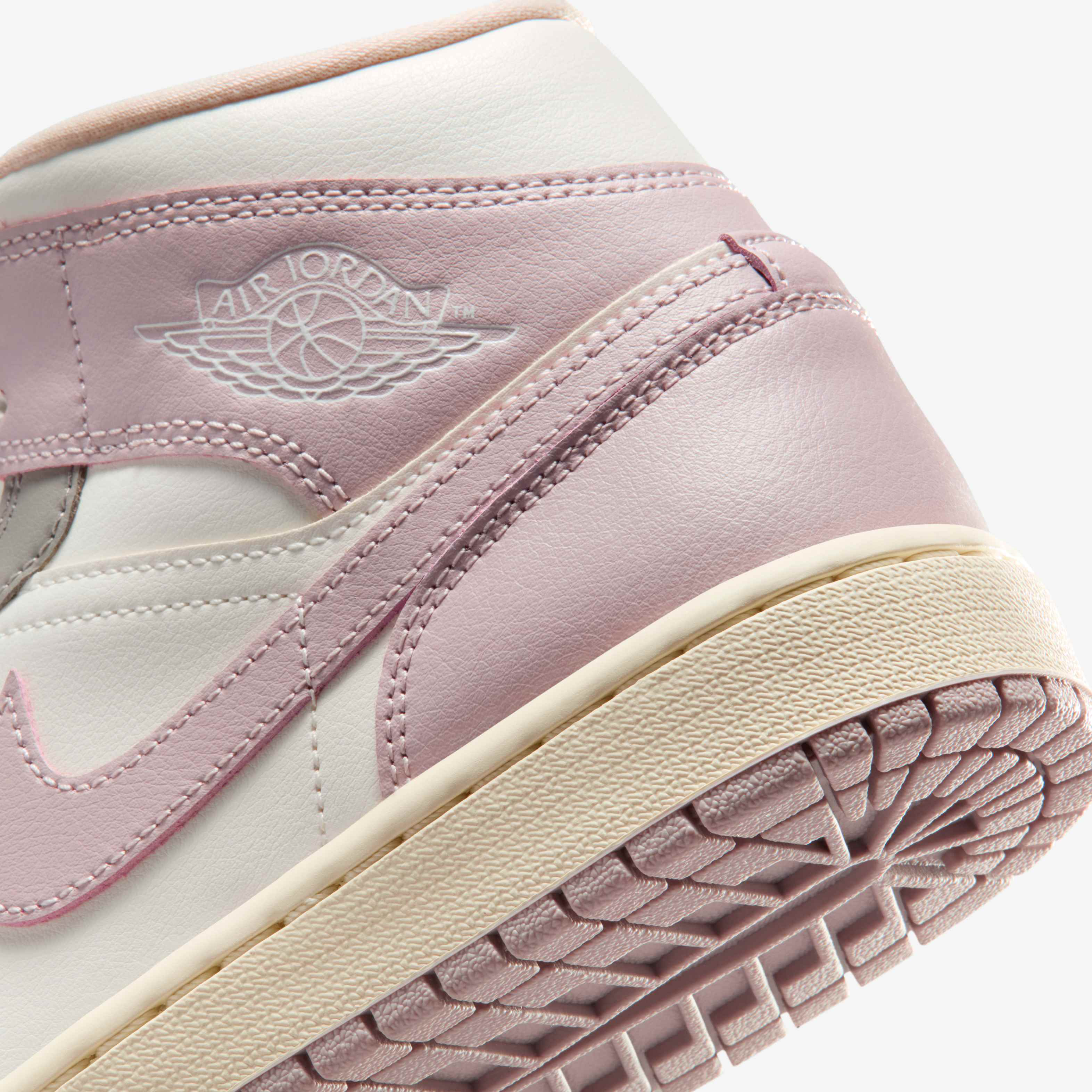 Air Jordan 1 Mid image number 7