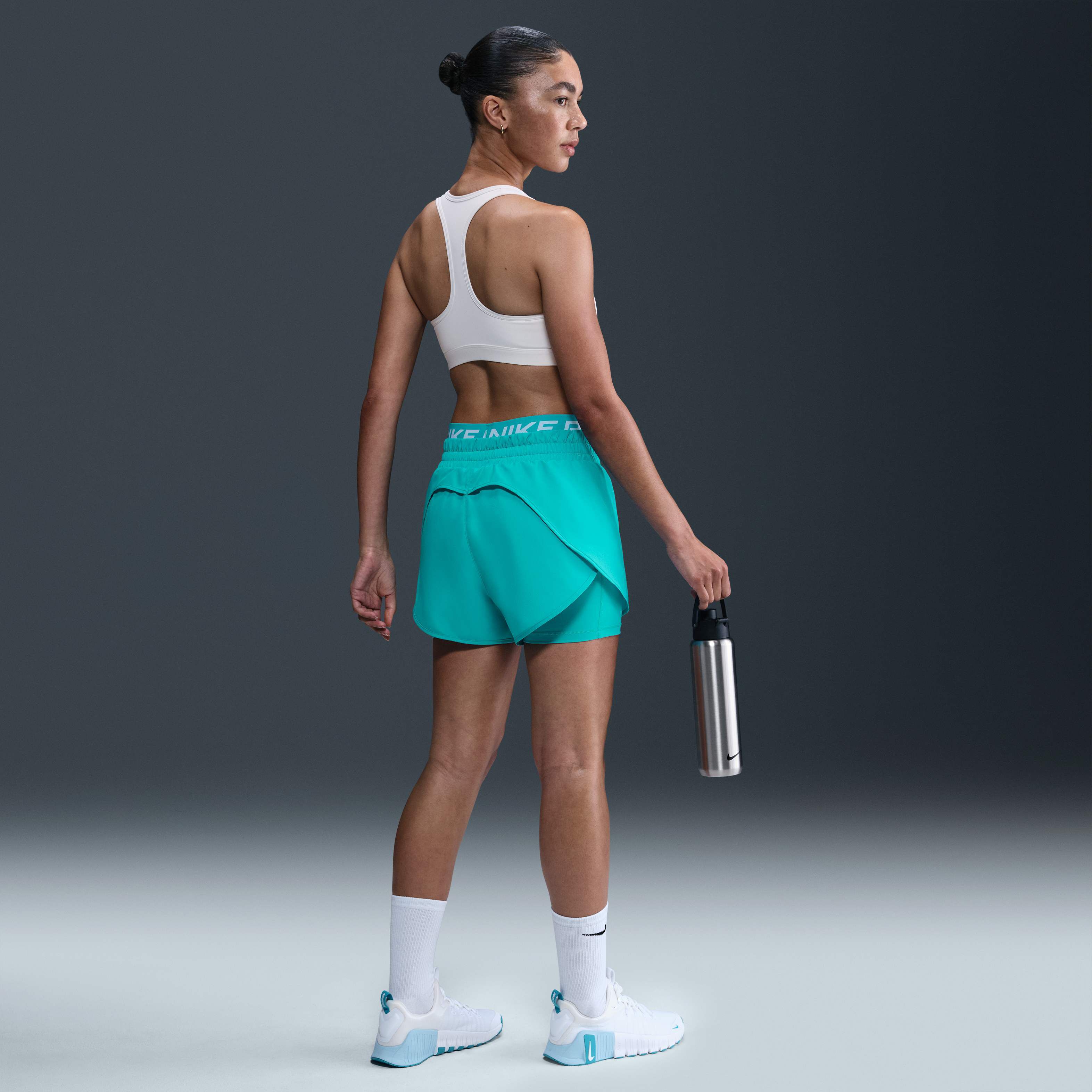 Nike Pro image number 3