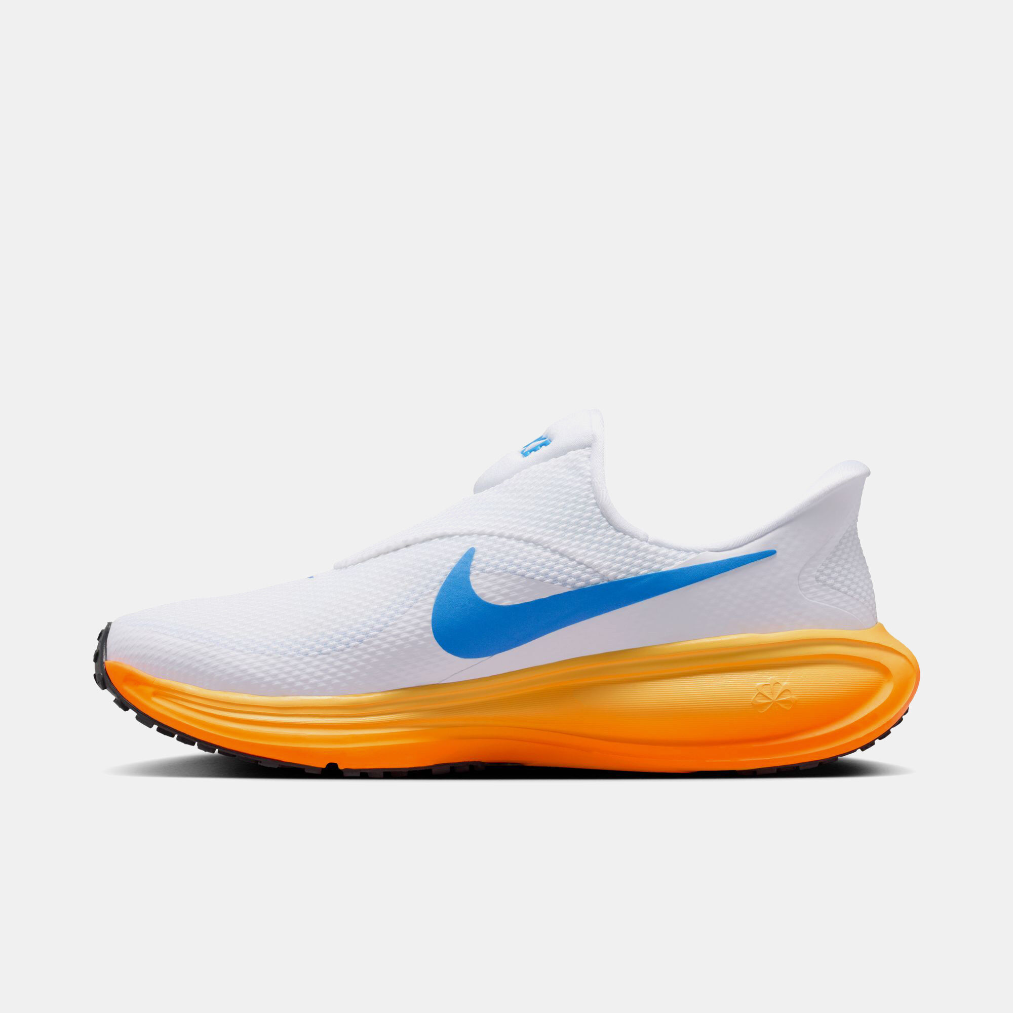 Nike Revolution 8 EasyOn image number 4