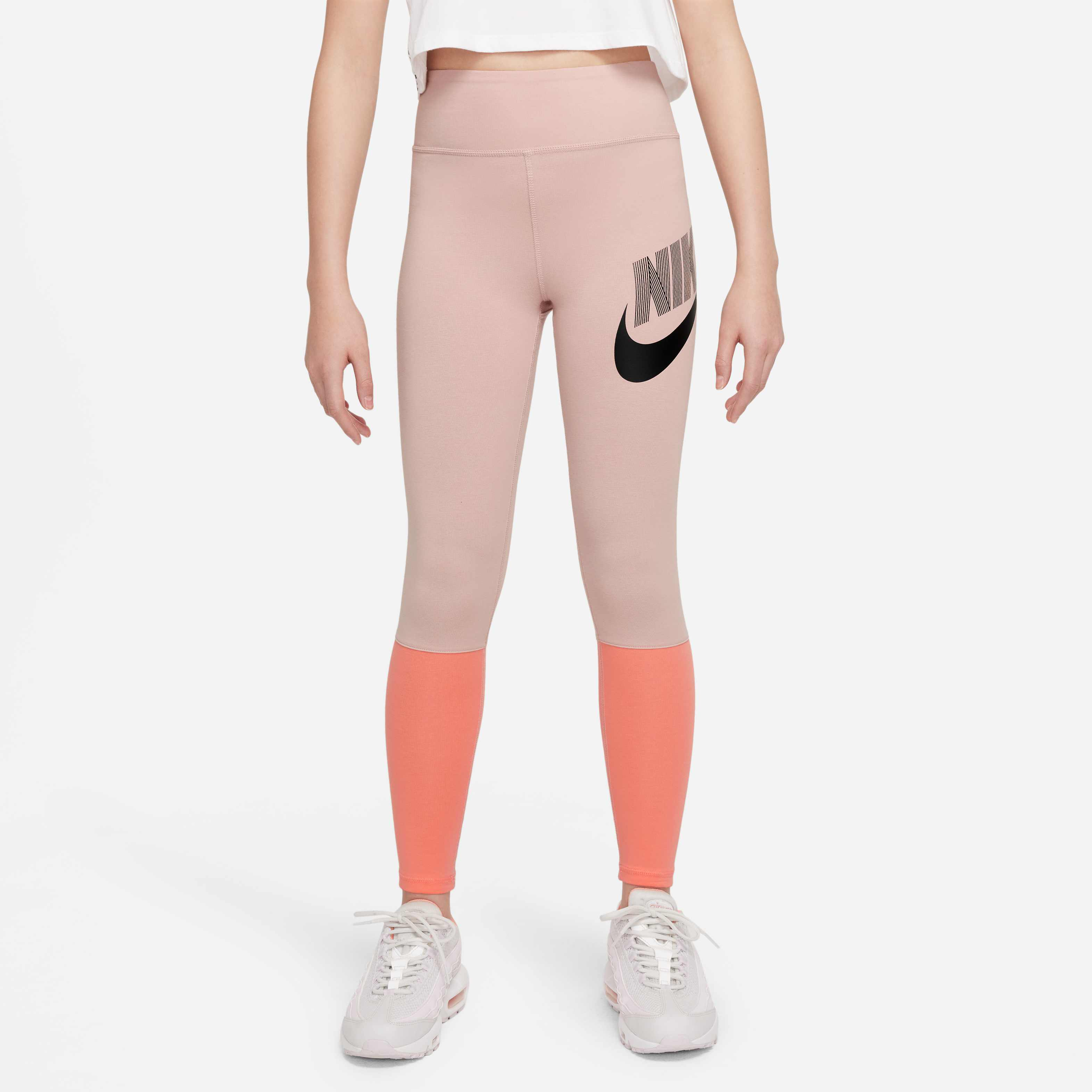 Nike Sportswear Favourites image number 0
