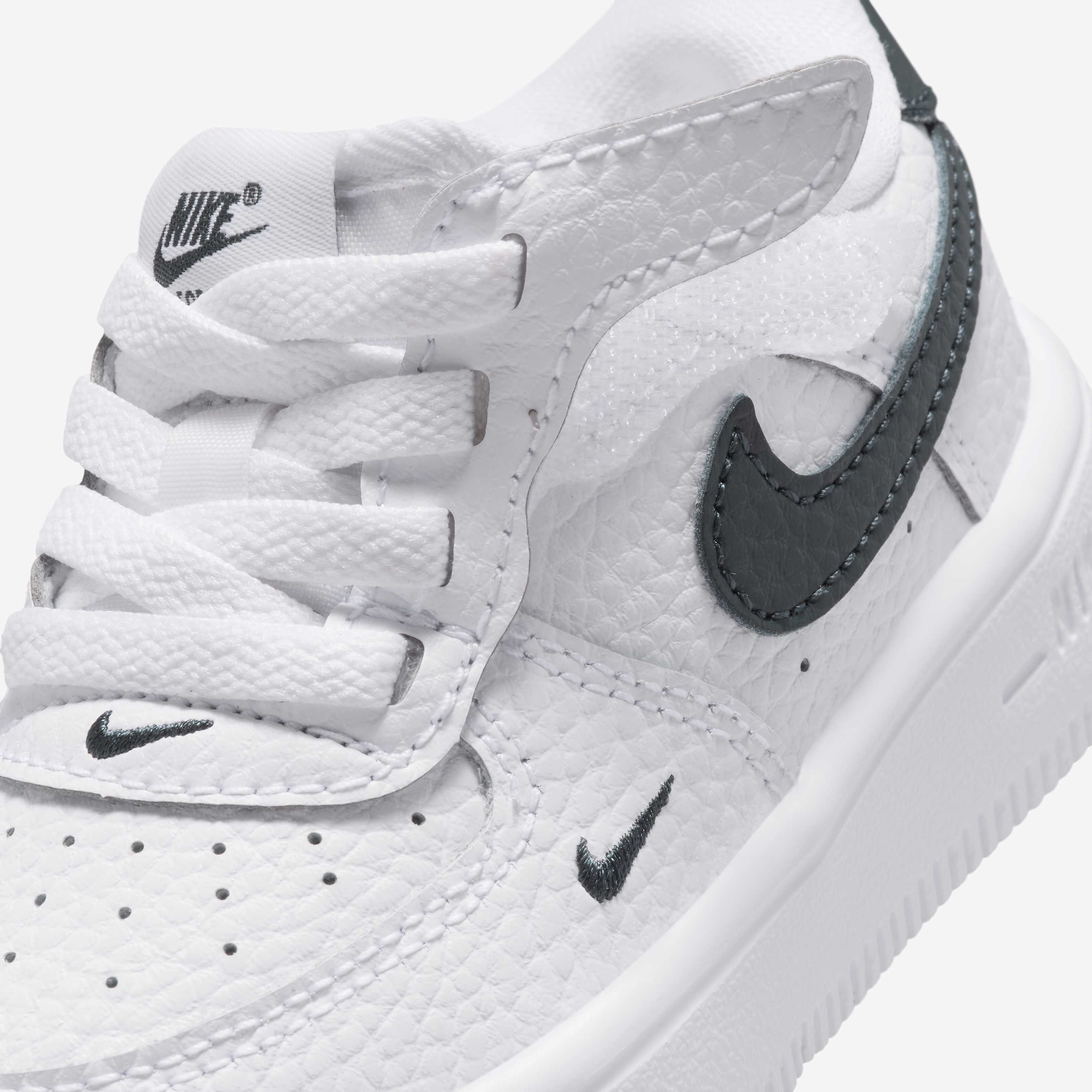 Nike Force 1 Low EasyOn image number 6