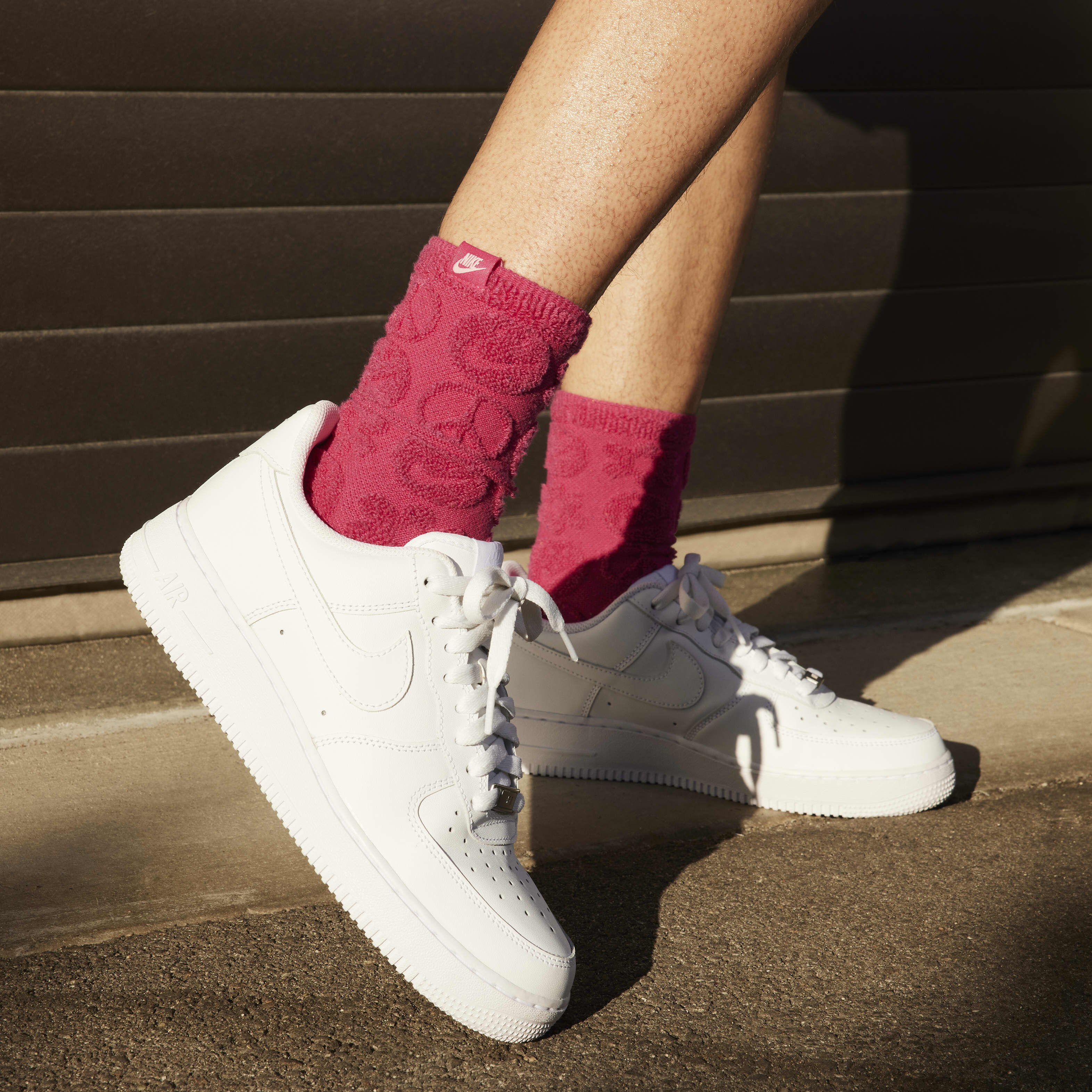 Nike air force 1 07 women's shoe white sales