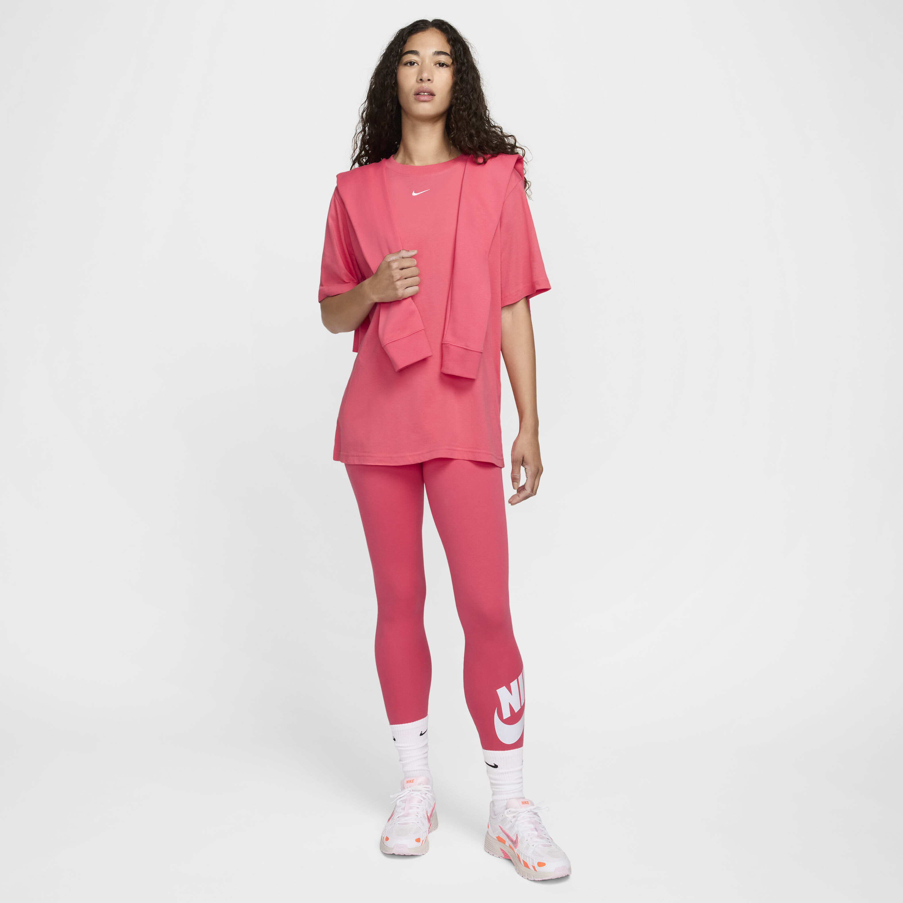 Nike Sportswear Essential image number 4