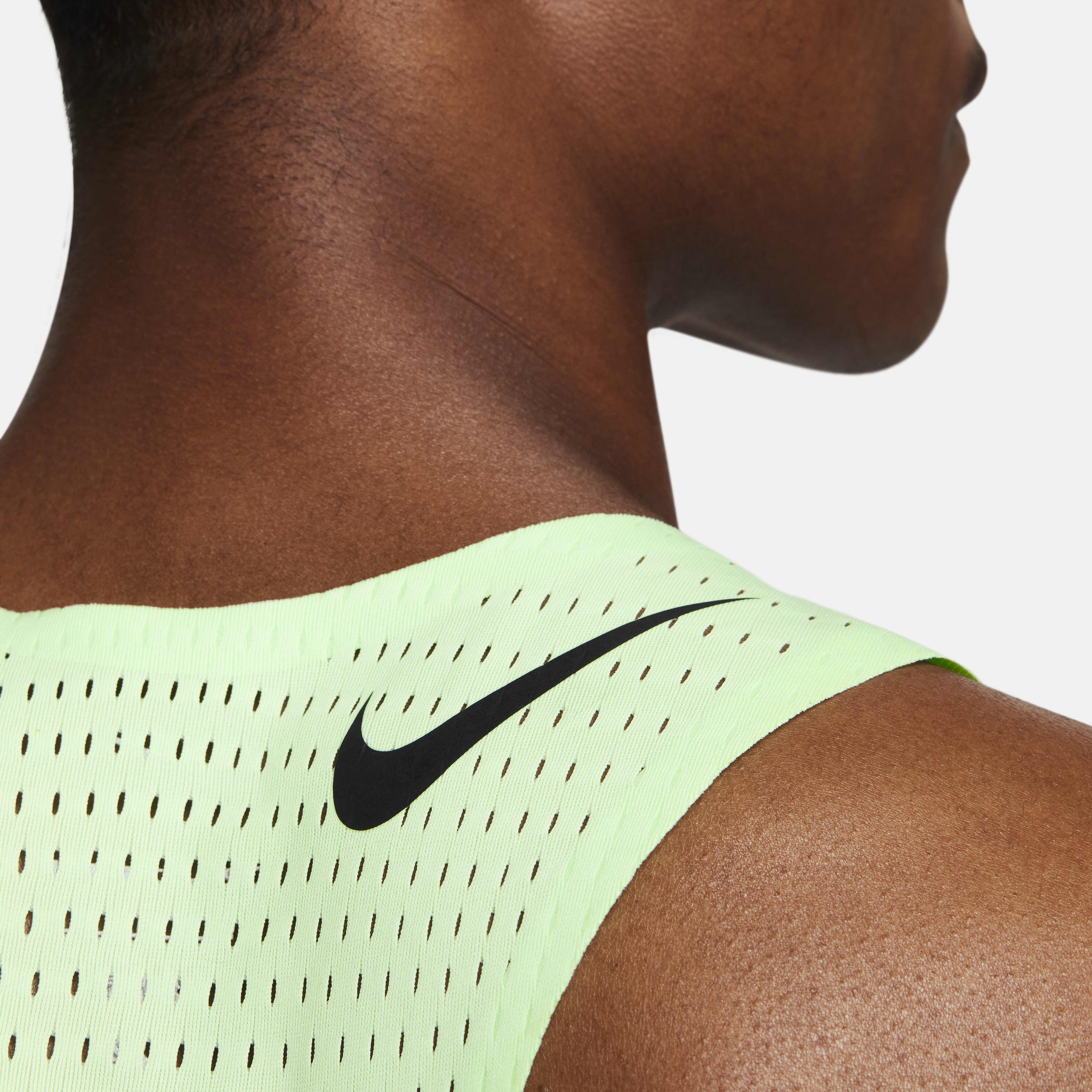 Buy Nike AeroSwift Men s Dri FIT ADV Running Vest Nike Saudi Official