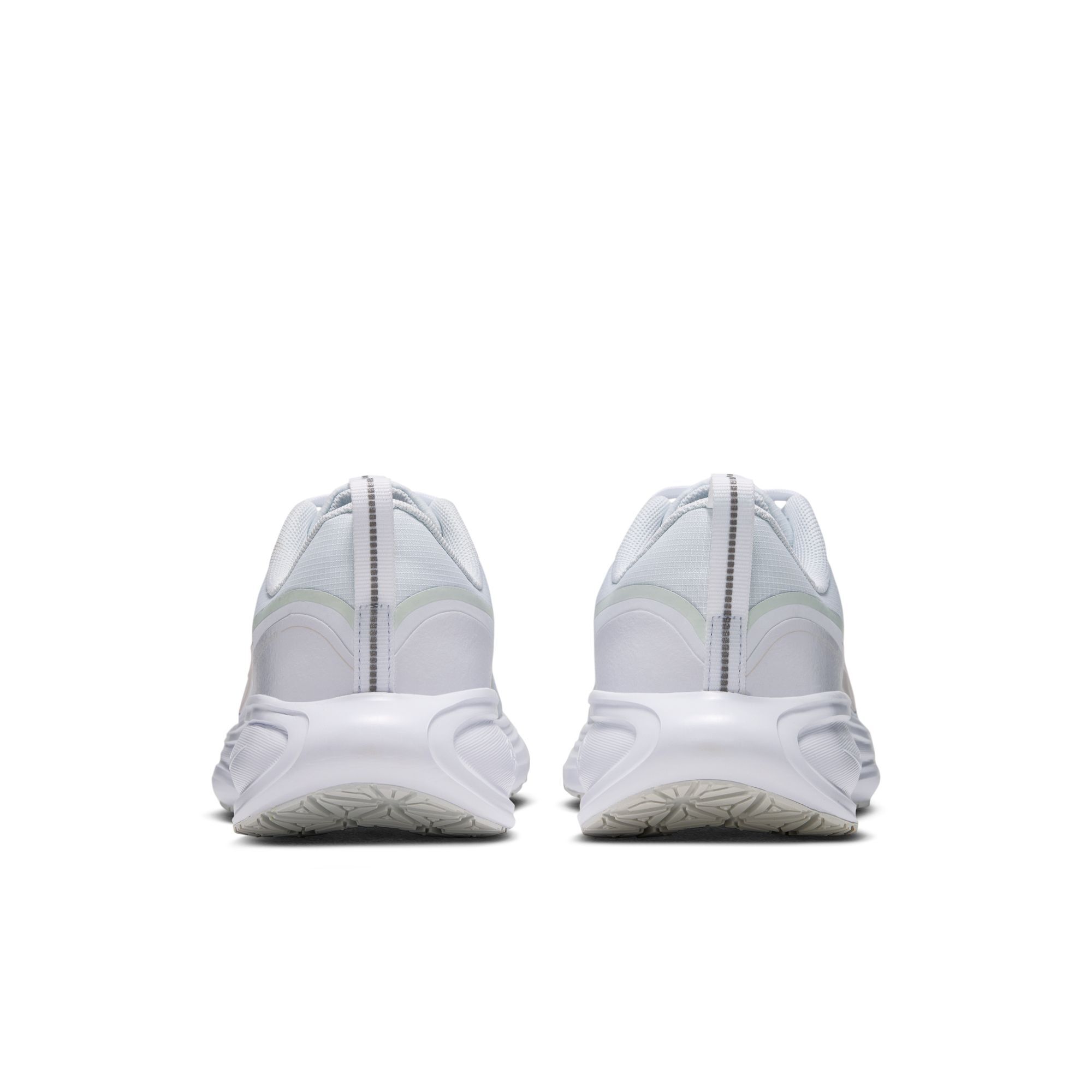 Nike Revolution 8 Utility image number 1