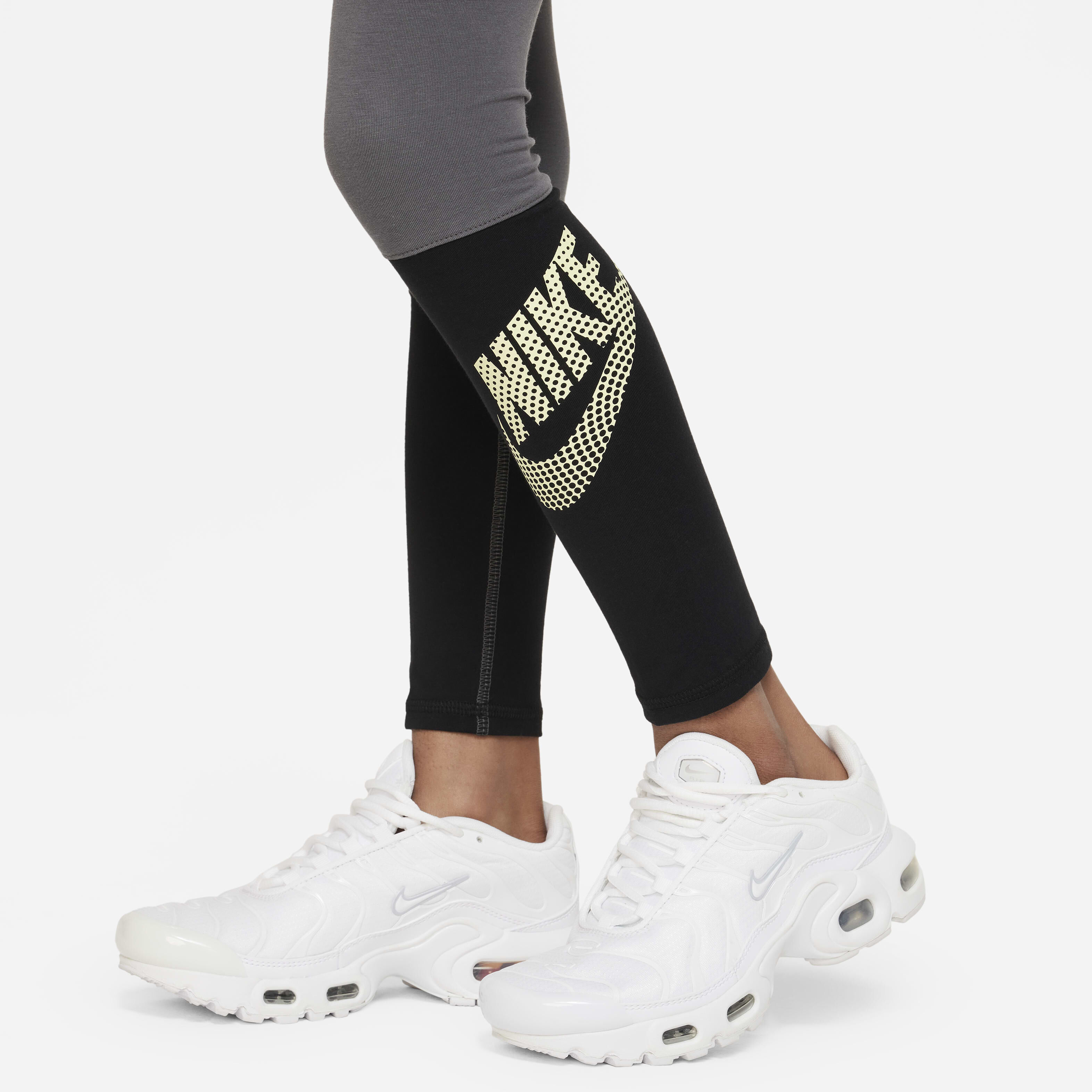 Nike Sportswear Favourites image number 3