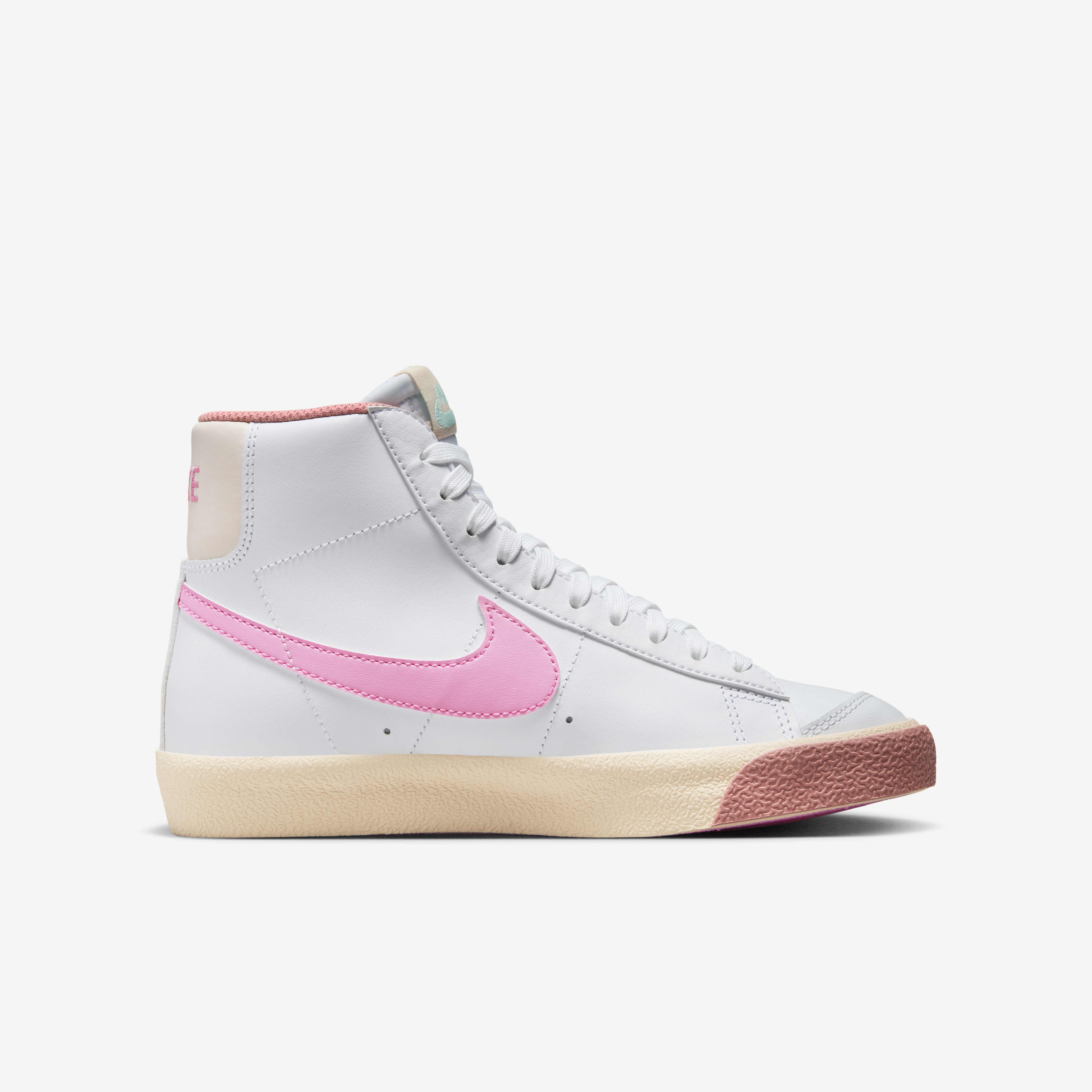 Nike Blazer Mid '77 image number 2