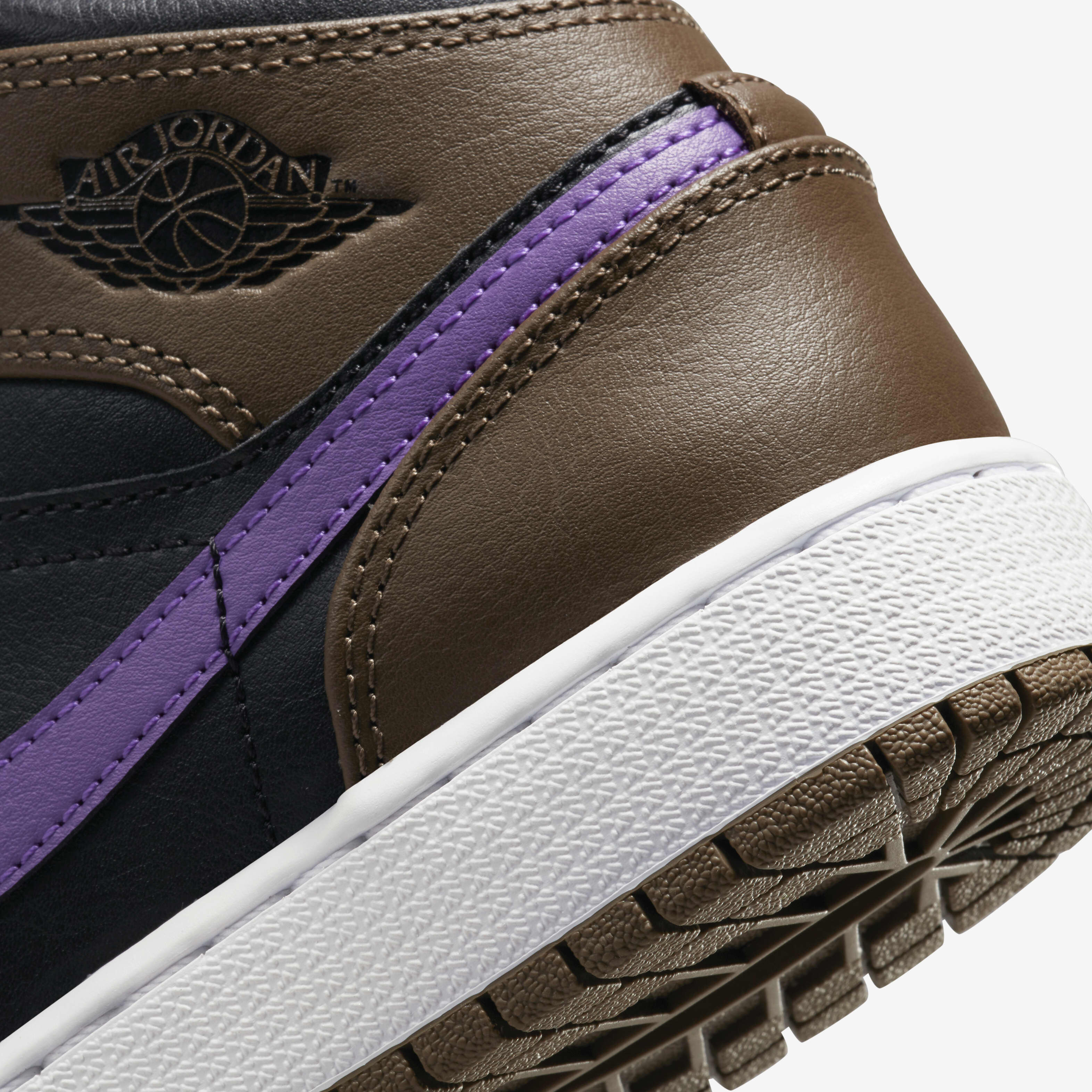 Air Jordan 1 Mid image number 7