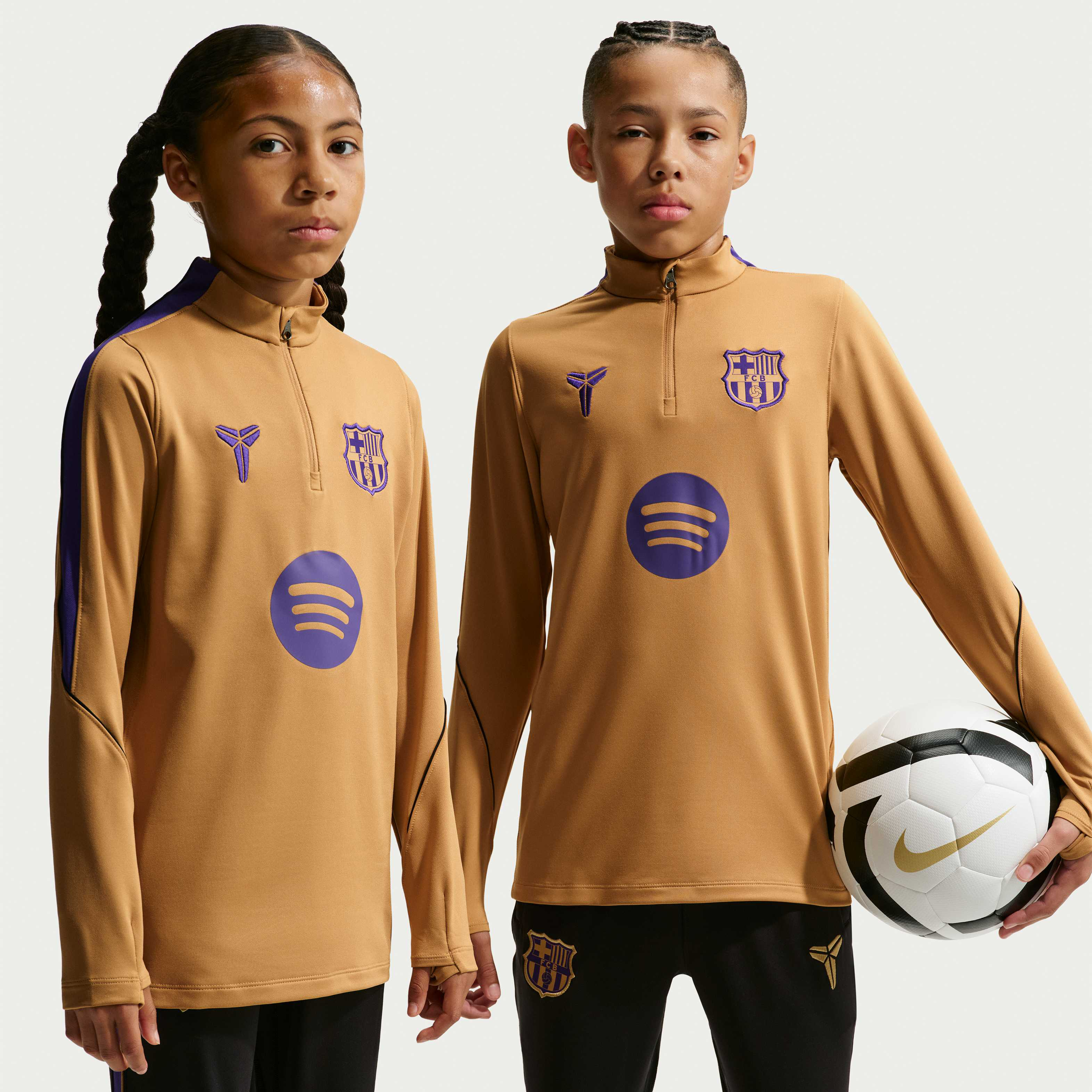 برشلونة سترايك الاحتياطي image number 0