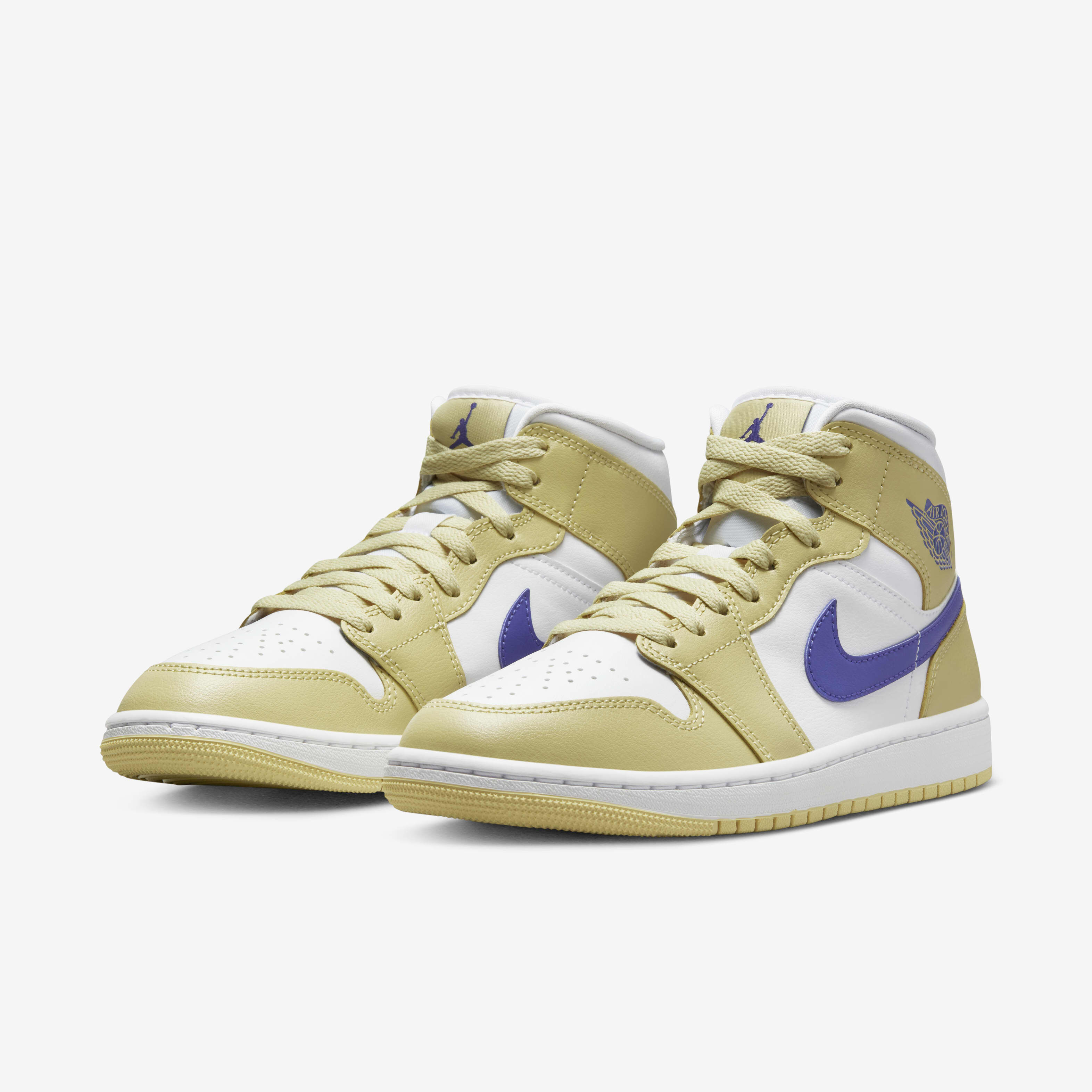 Air Jordan 1 Mid image number 4