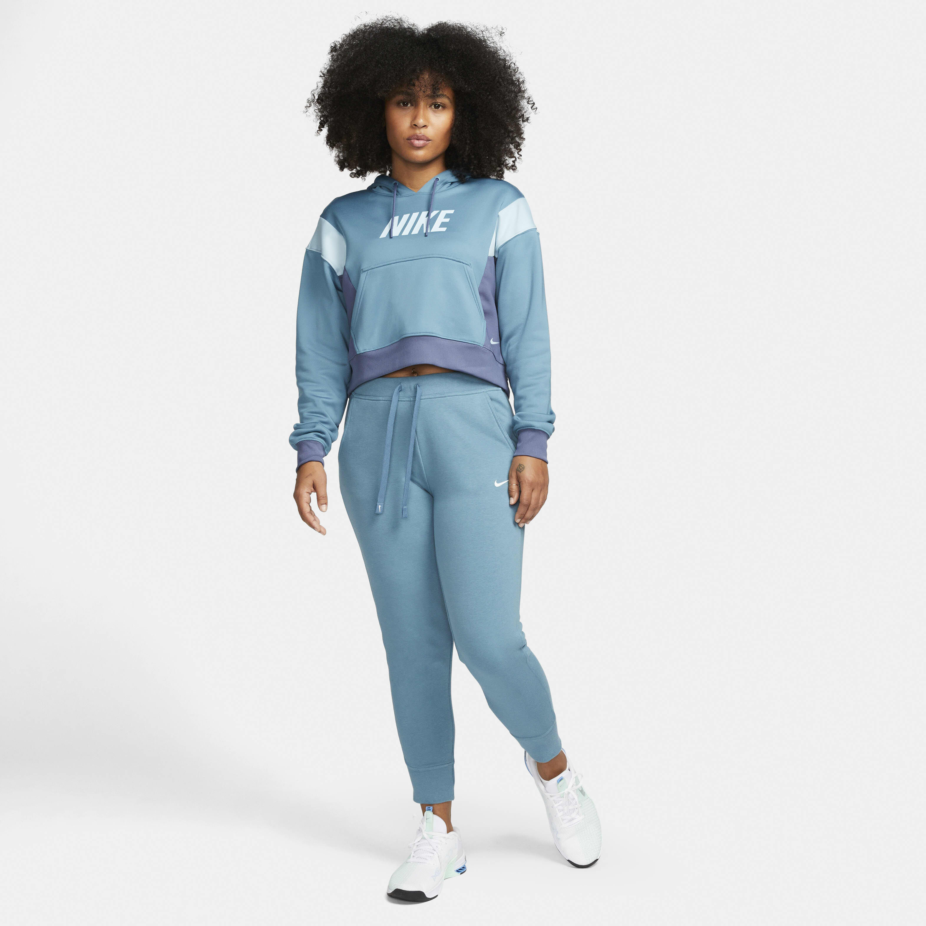 Nike therma hoodie women's outlet