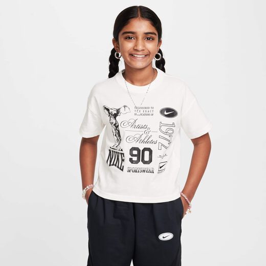 نايكي سبورتسوير نايكي سبورتسوير