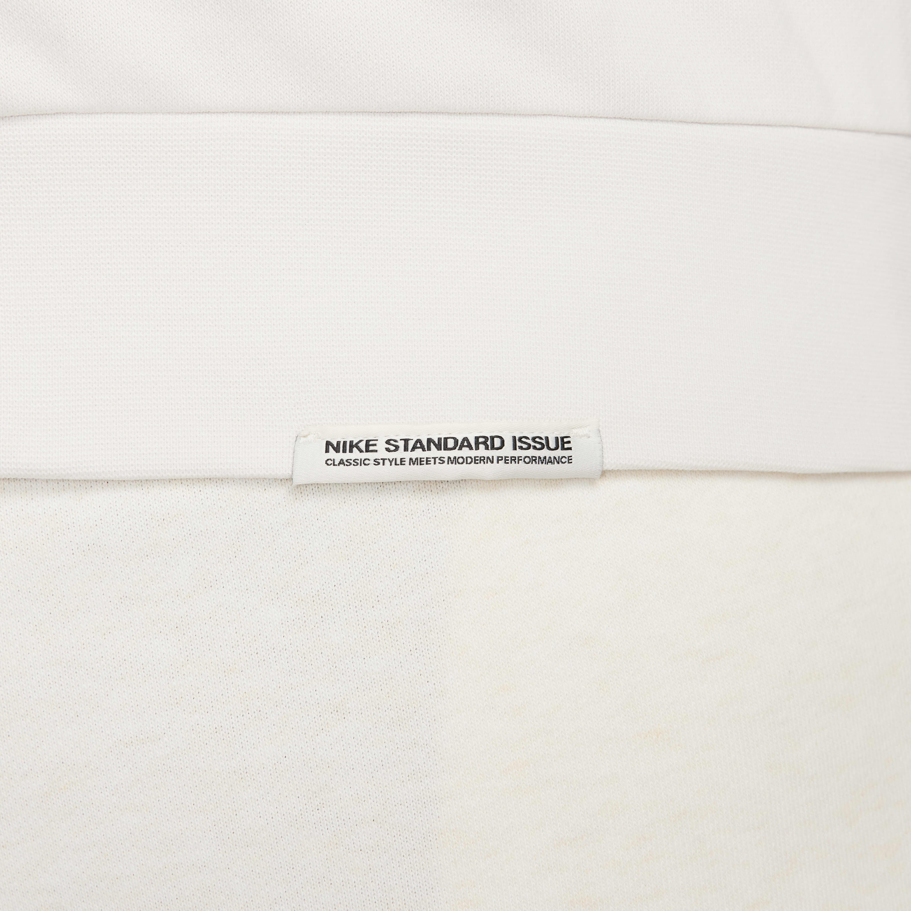 Nike Standard Issue image number 15