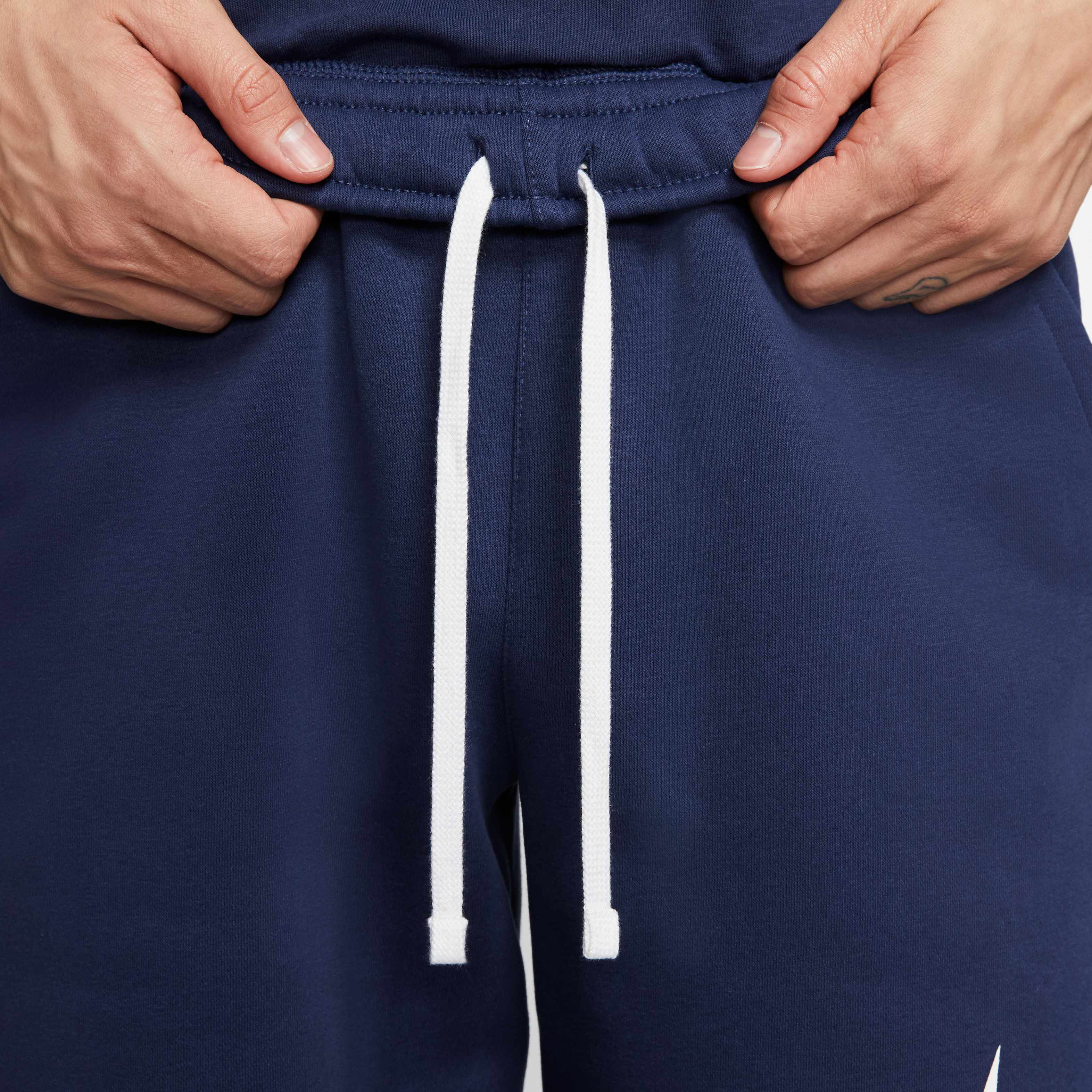 Nike Sportswear Club image number 4