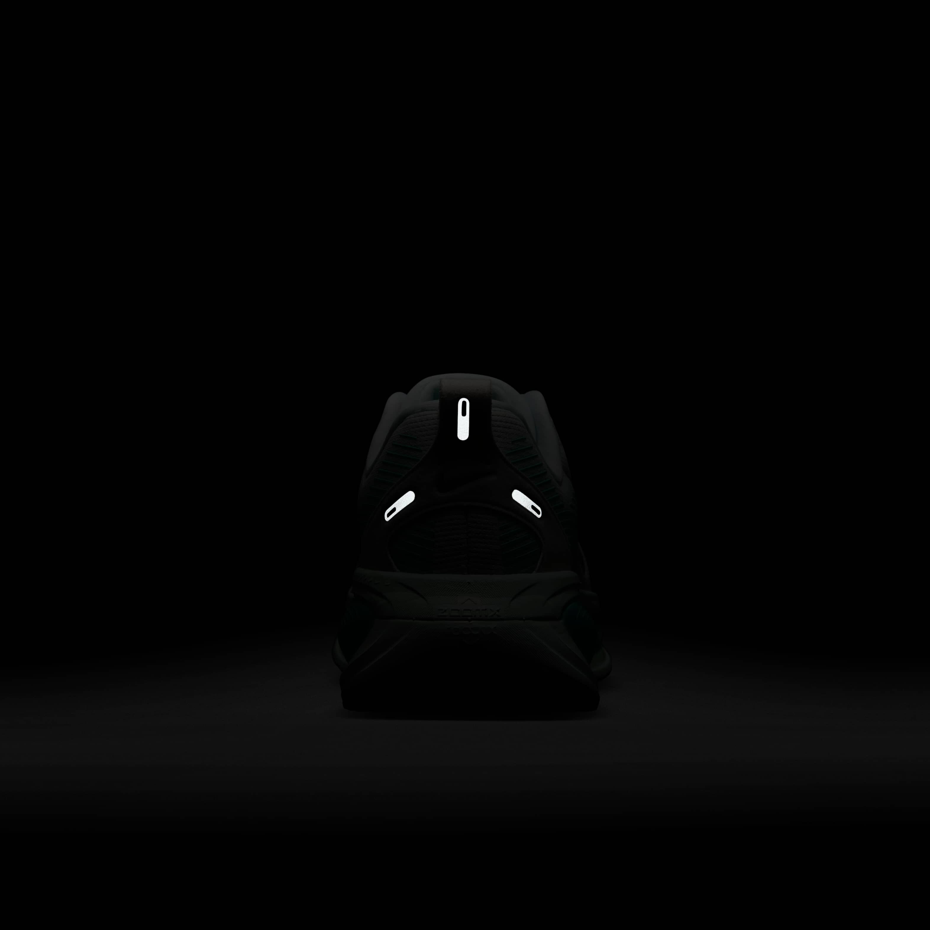 Nike Vomero 18 image number 8