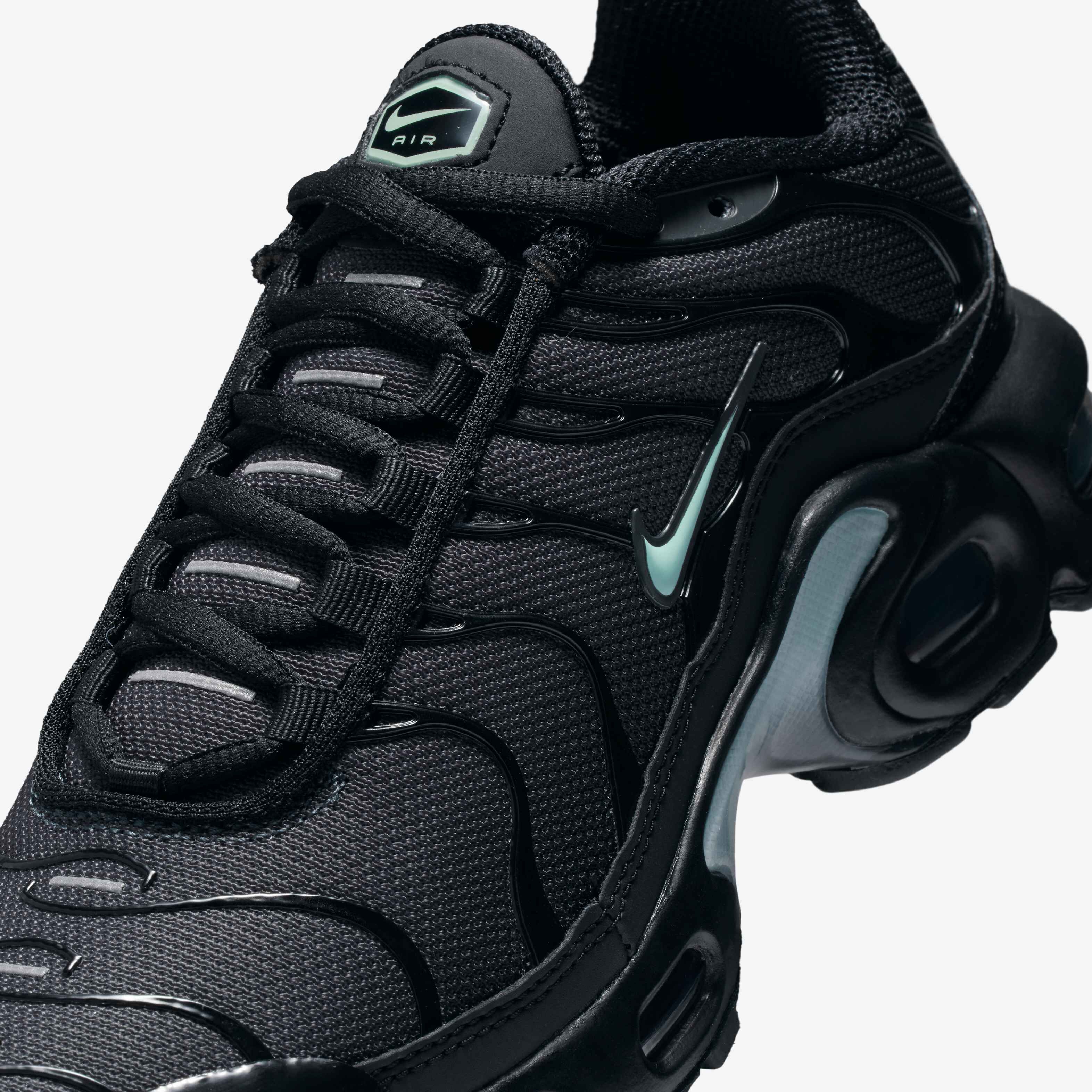 nike tn air max plus black dark smoke grey