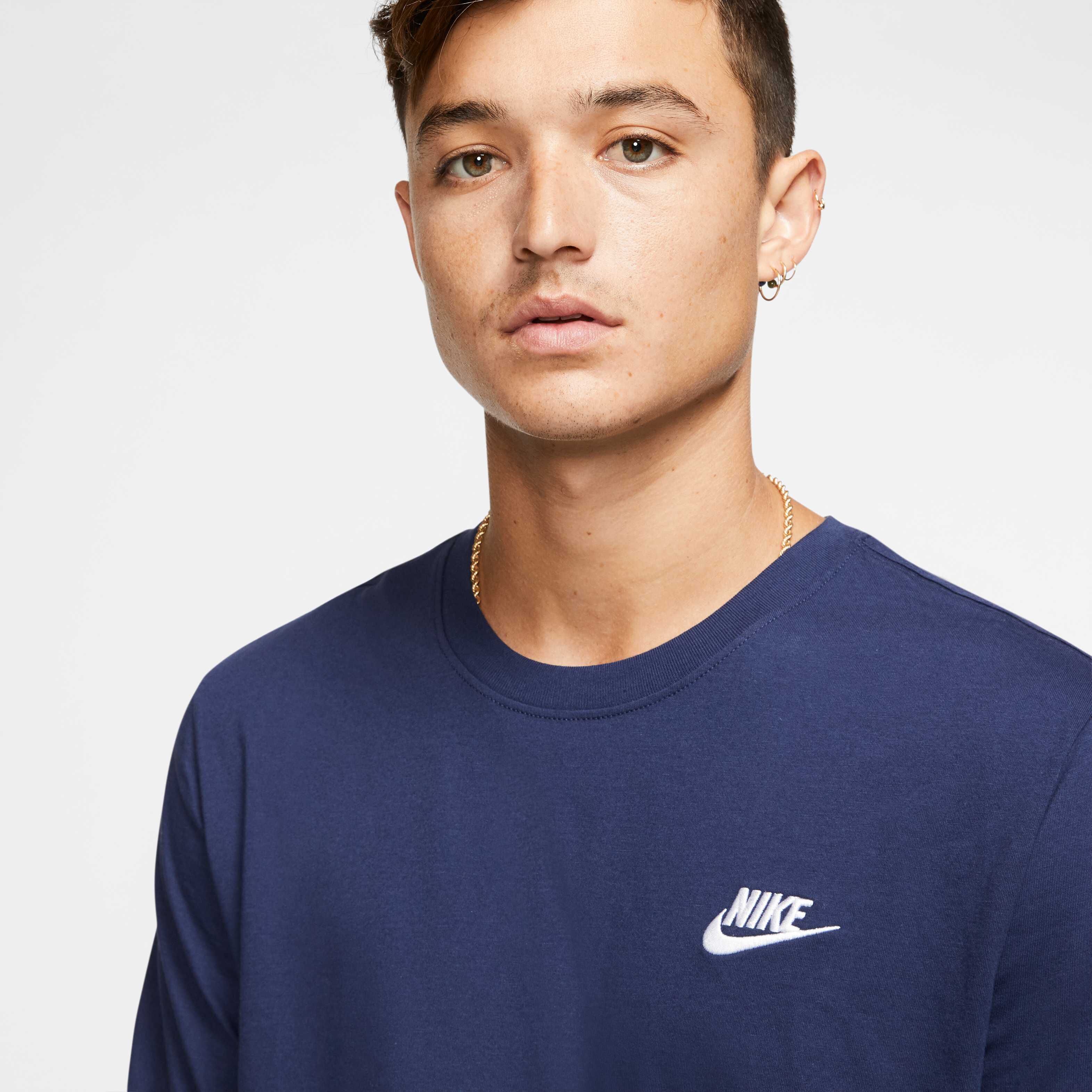 Nike Sportswear Club image number 2