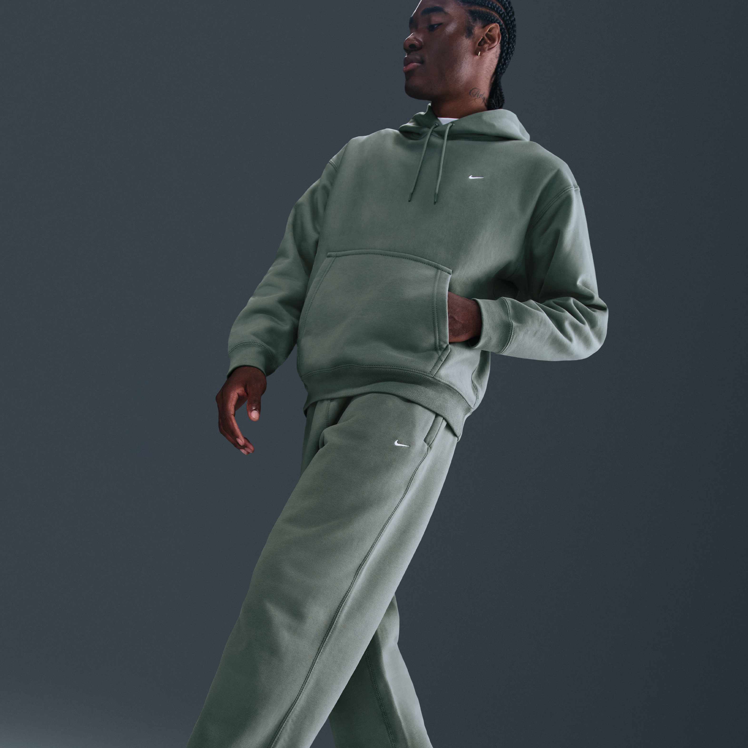 Nike Solo Swoosh image number 4