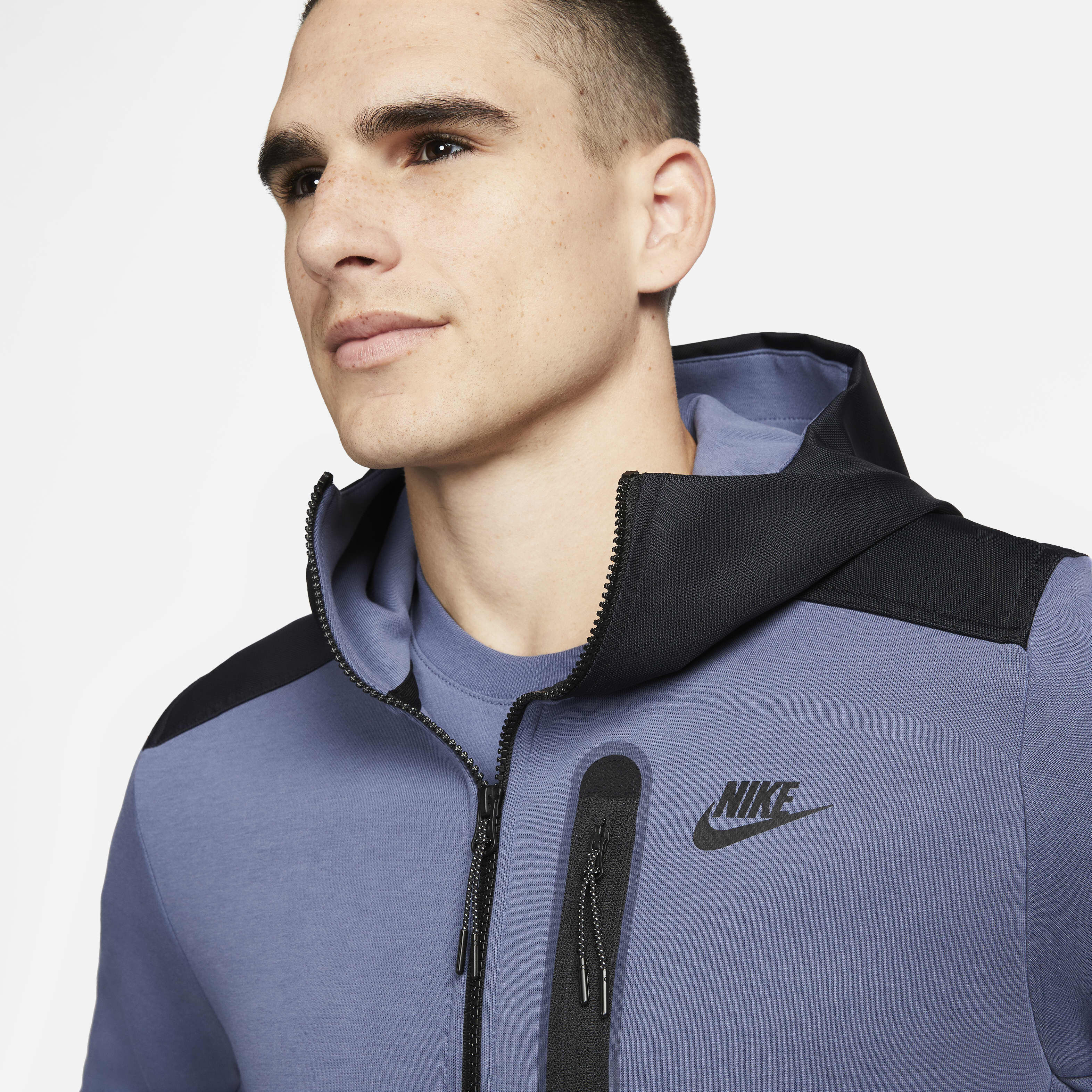 Nike Sportswear Tech Fleece image number 2