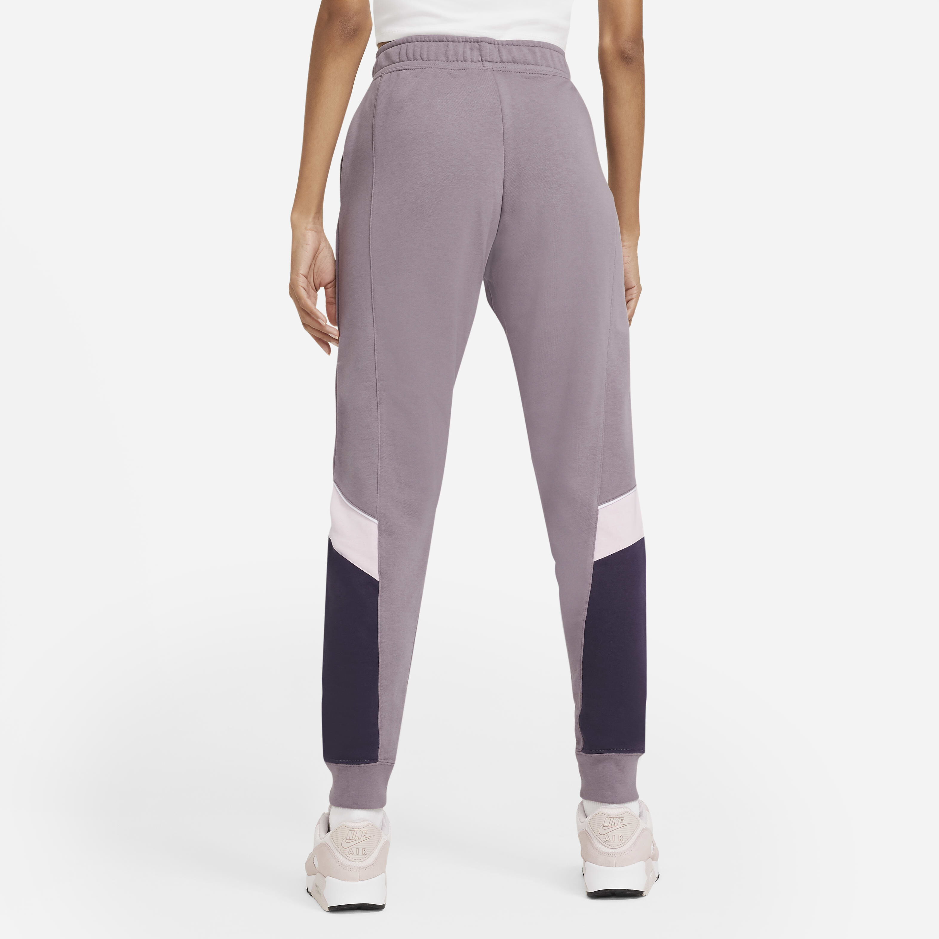 Nike Sportswear Heritage image number 1