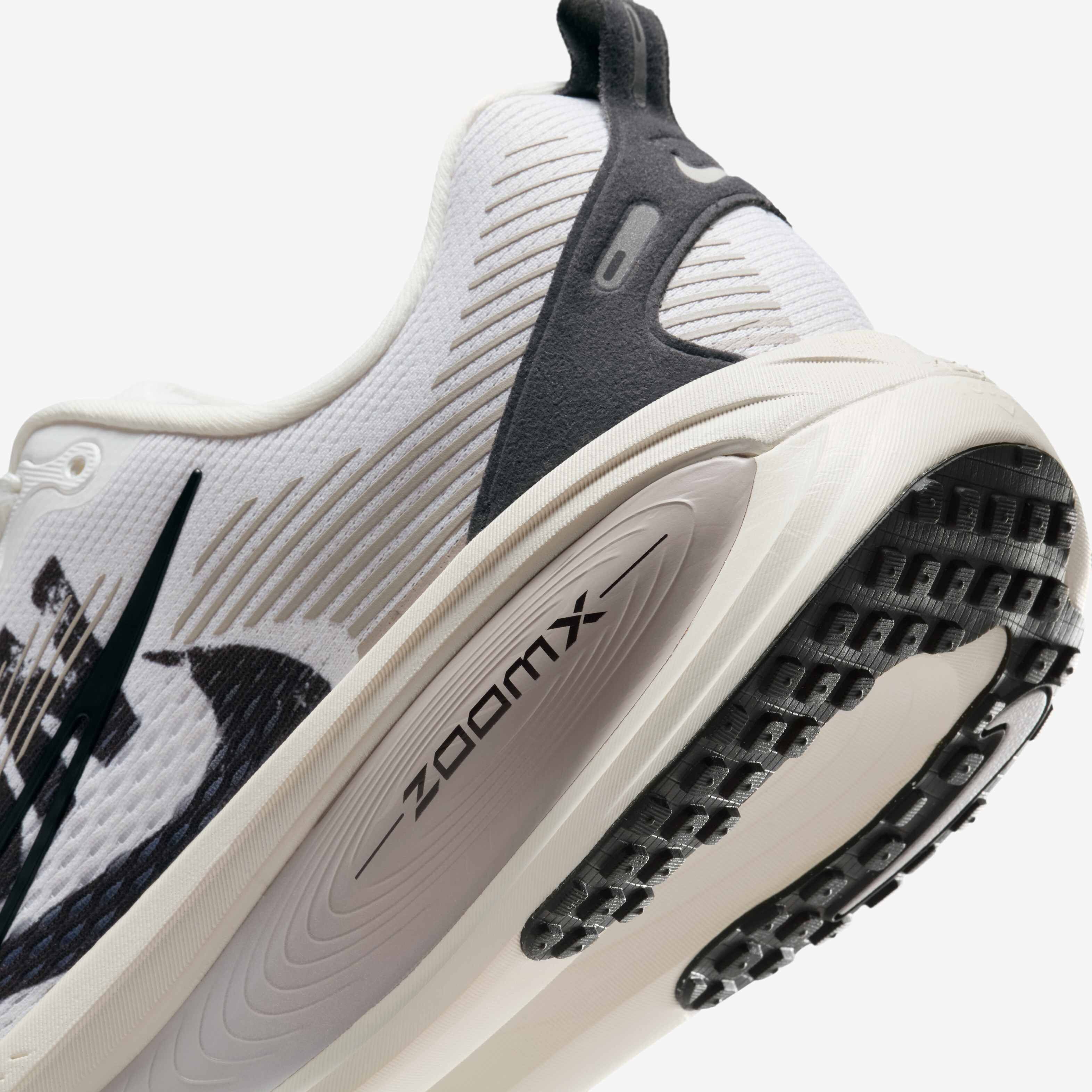 Nike Vomero 18 ブラック 27cm Buy Nike Vomero 18 Men's Road Running Shoes - Anthracite