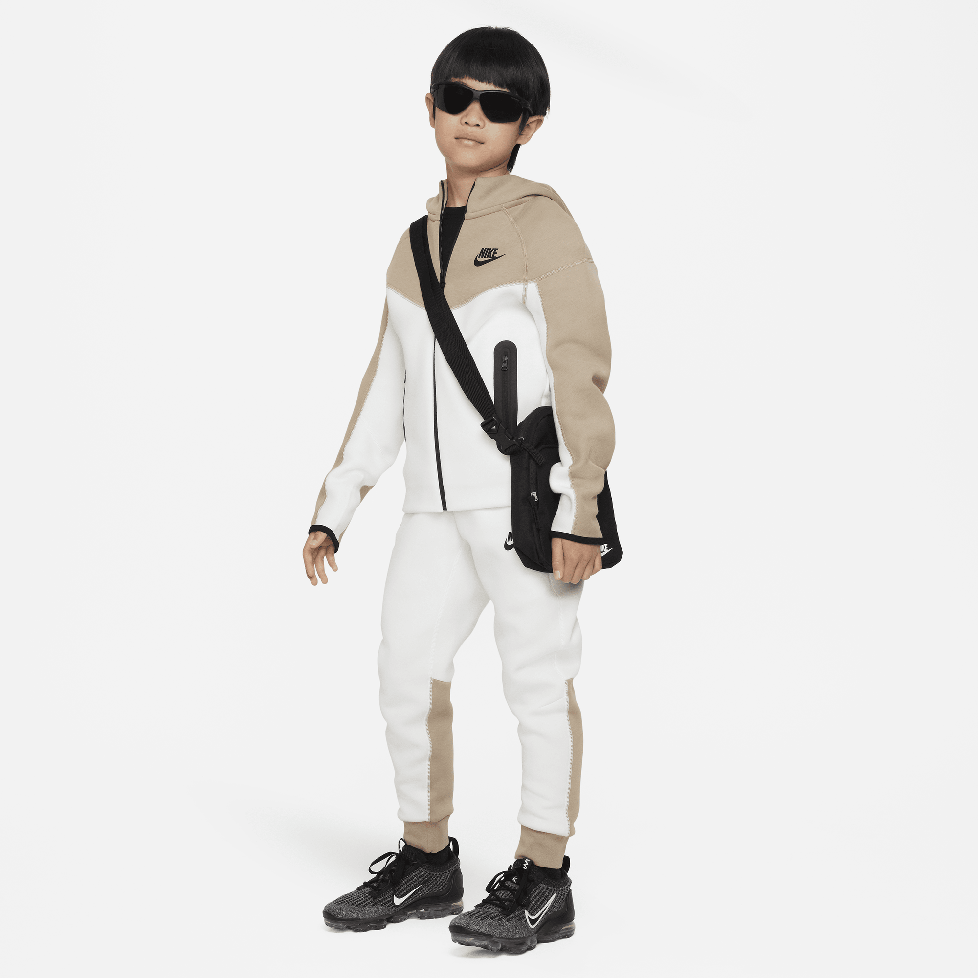 White nike deals tech tracksuit