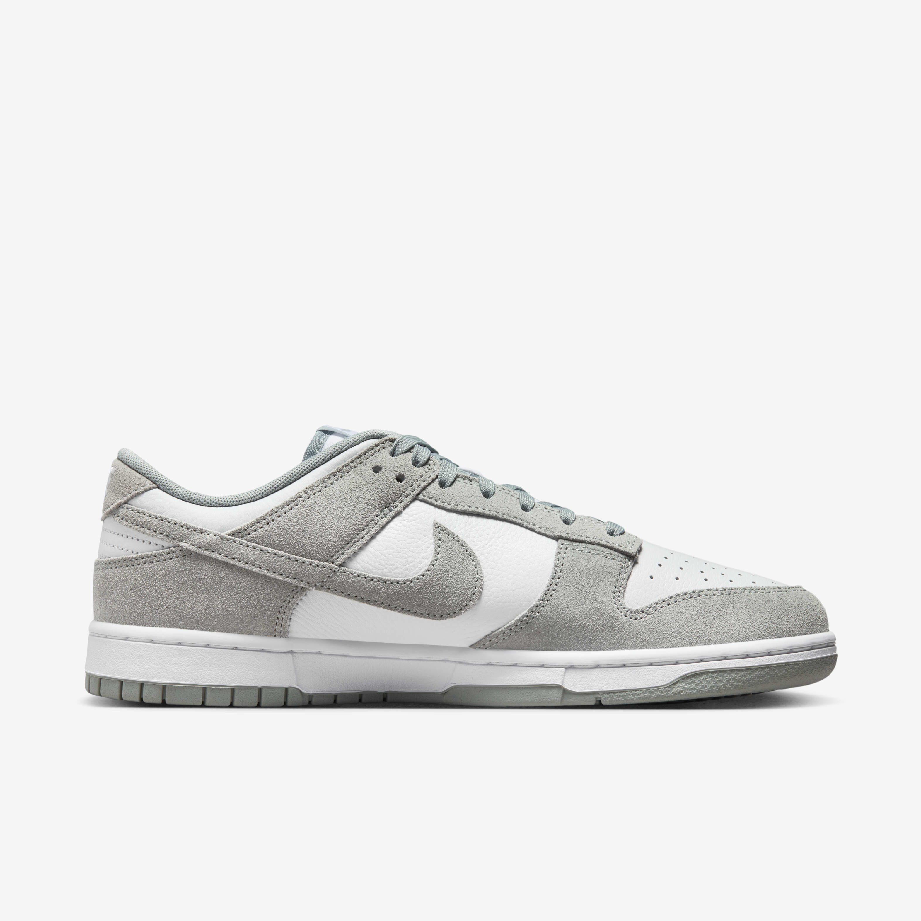 Nike Dunk Low Retro SE Leather/Suede image number 2