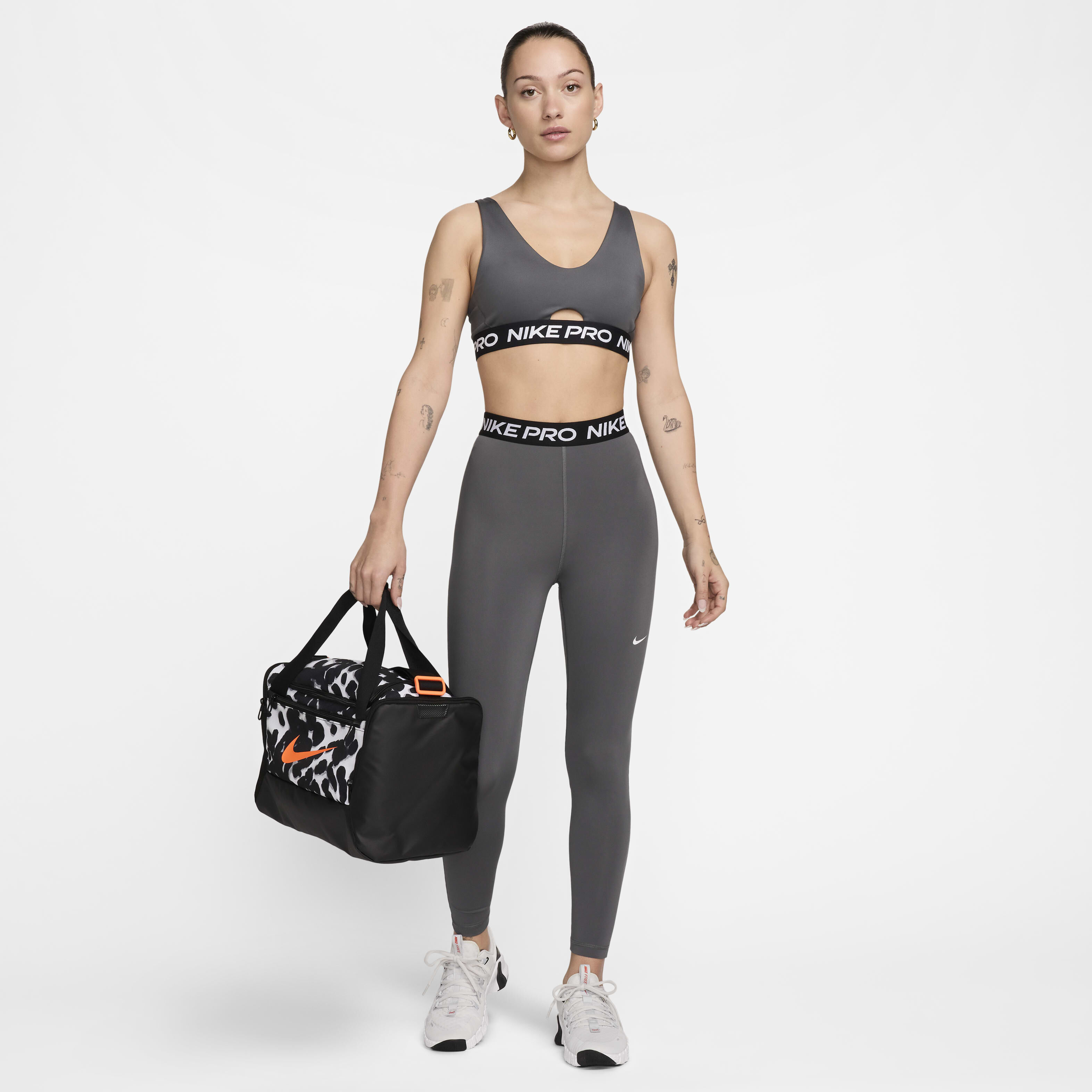 Nike pro leggings and sports bra online