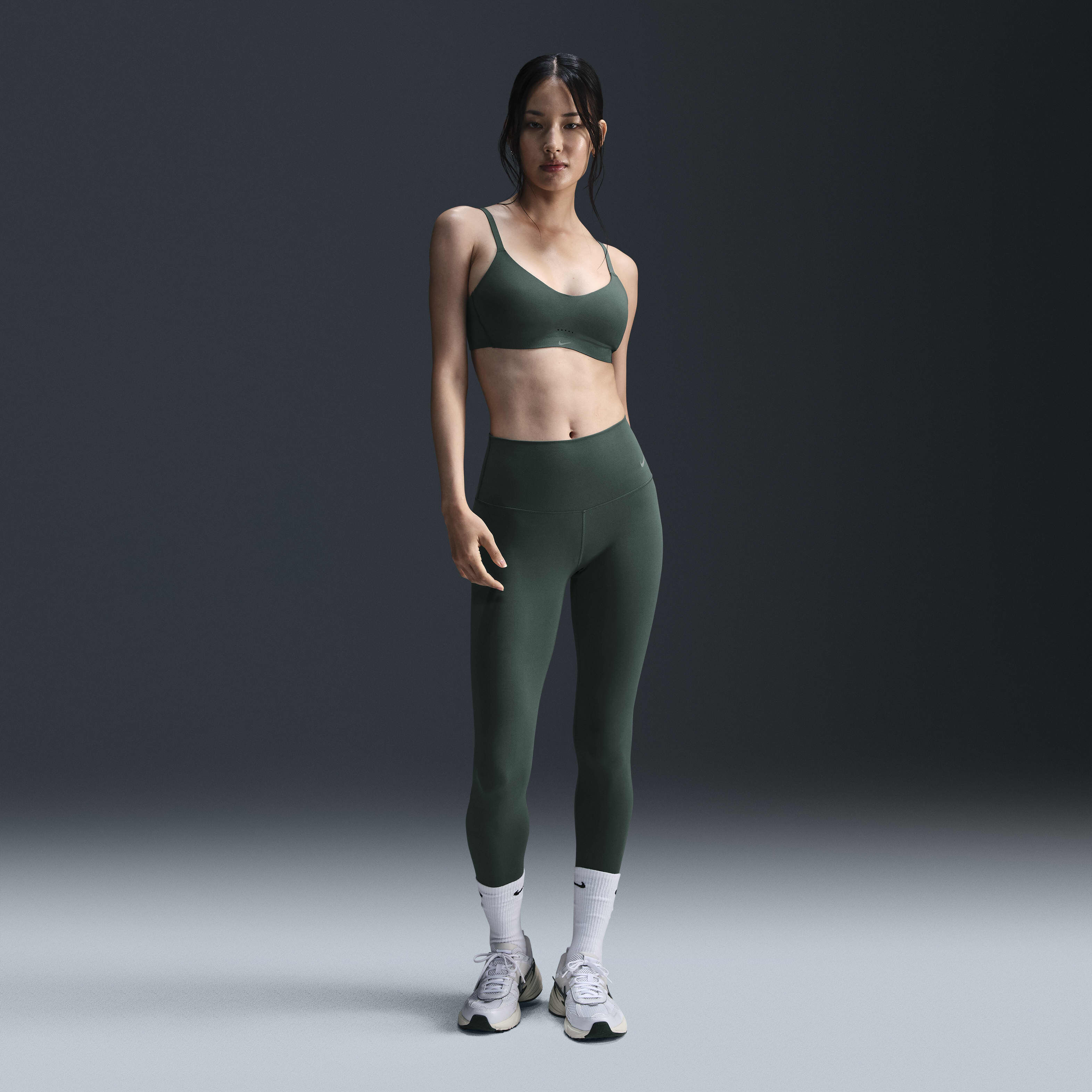 نايكي اليت مينيماليست image number 3