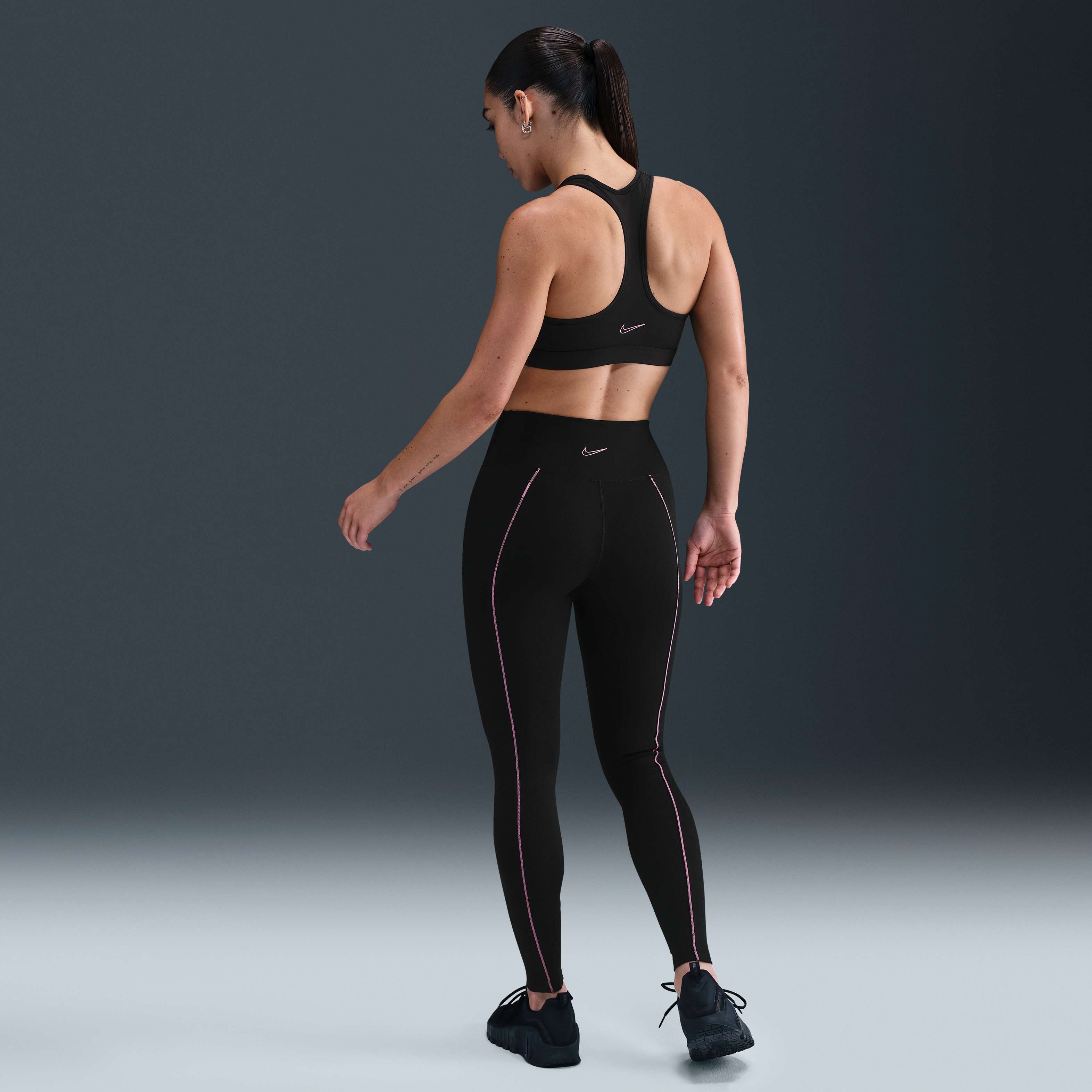 Nike Swoosh Medium-Support image number 4