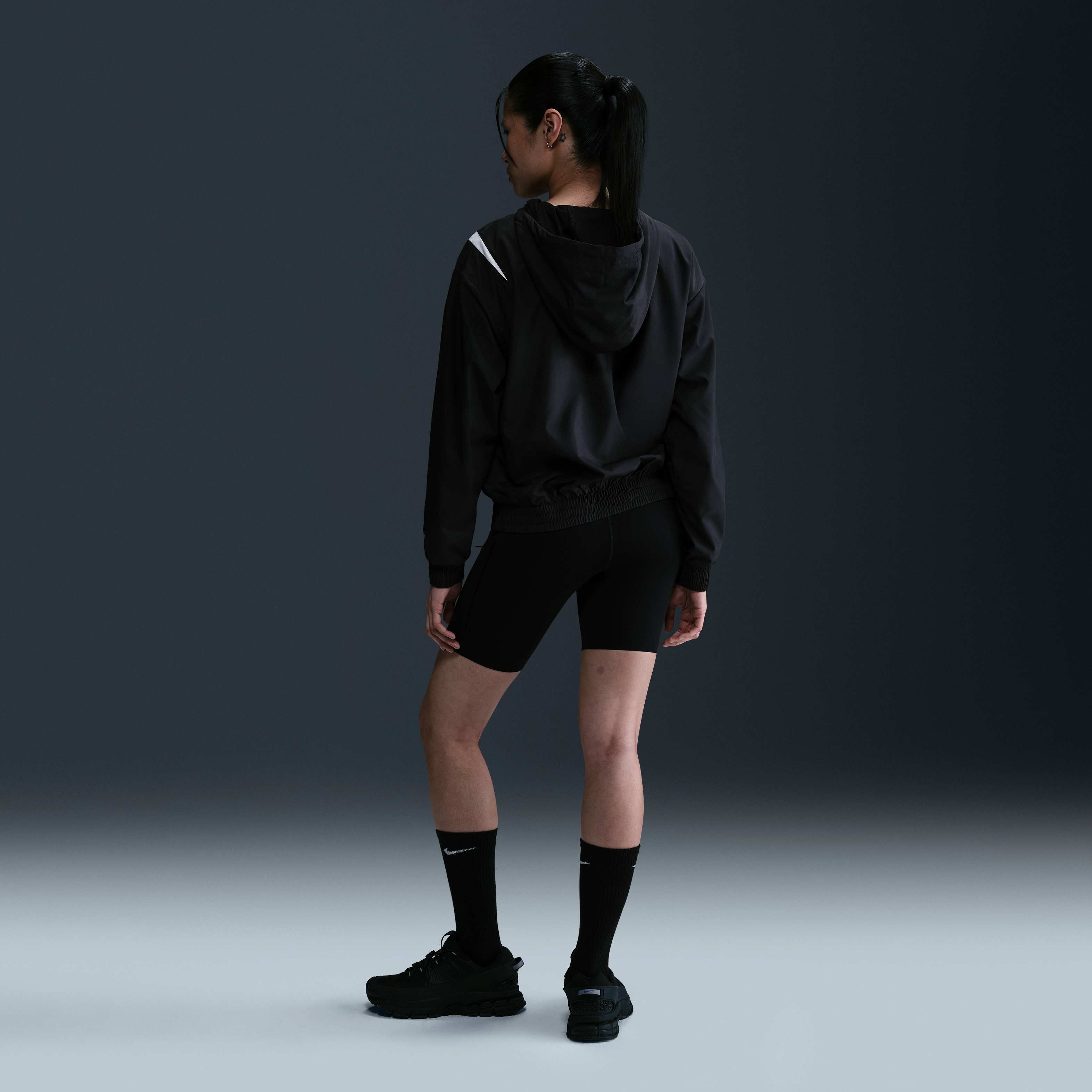 ナイキ Nike Sportswear クラシック UV Protection Full-ジップ Logo Jacket レディース パーカー スウェ Nike Sportswear Classic Wovens Women's Loose UV Protection