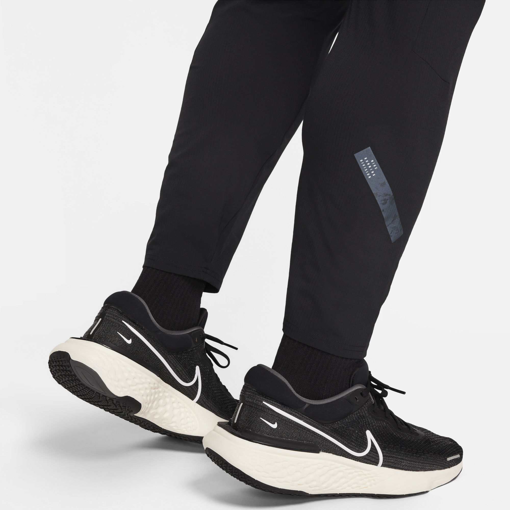 Nike phenom on sale flyknit