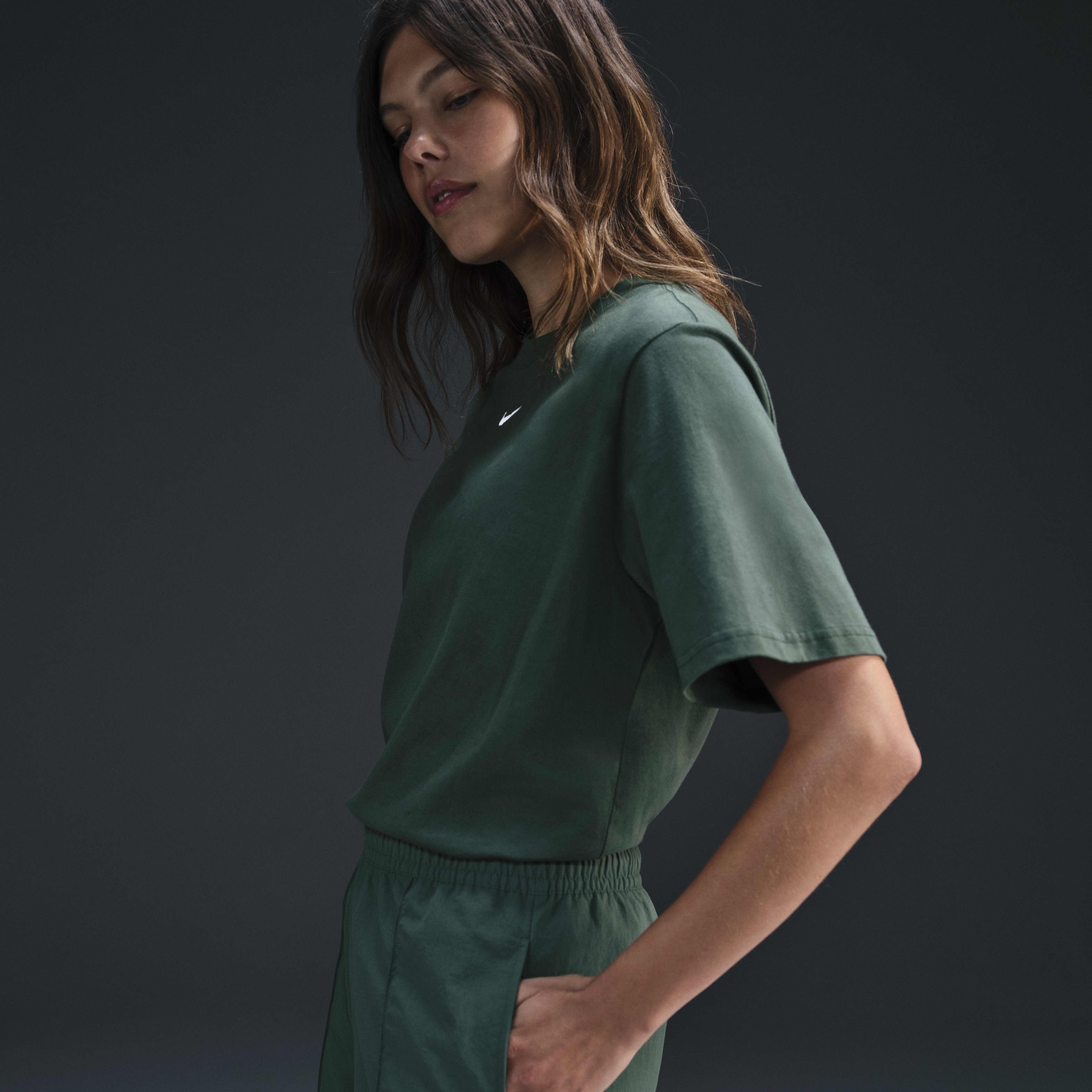 Nike Sportswear Essential image number 2