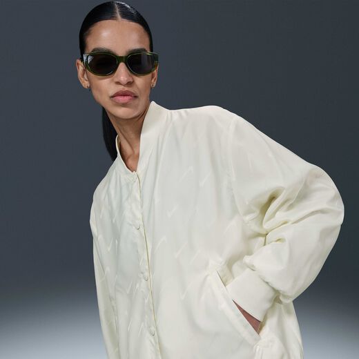 إطلالات كرة القدم للنساء-نايكي, نايكي سبورتسوير دستروير, جاكيت للنساء