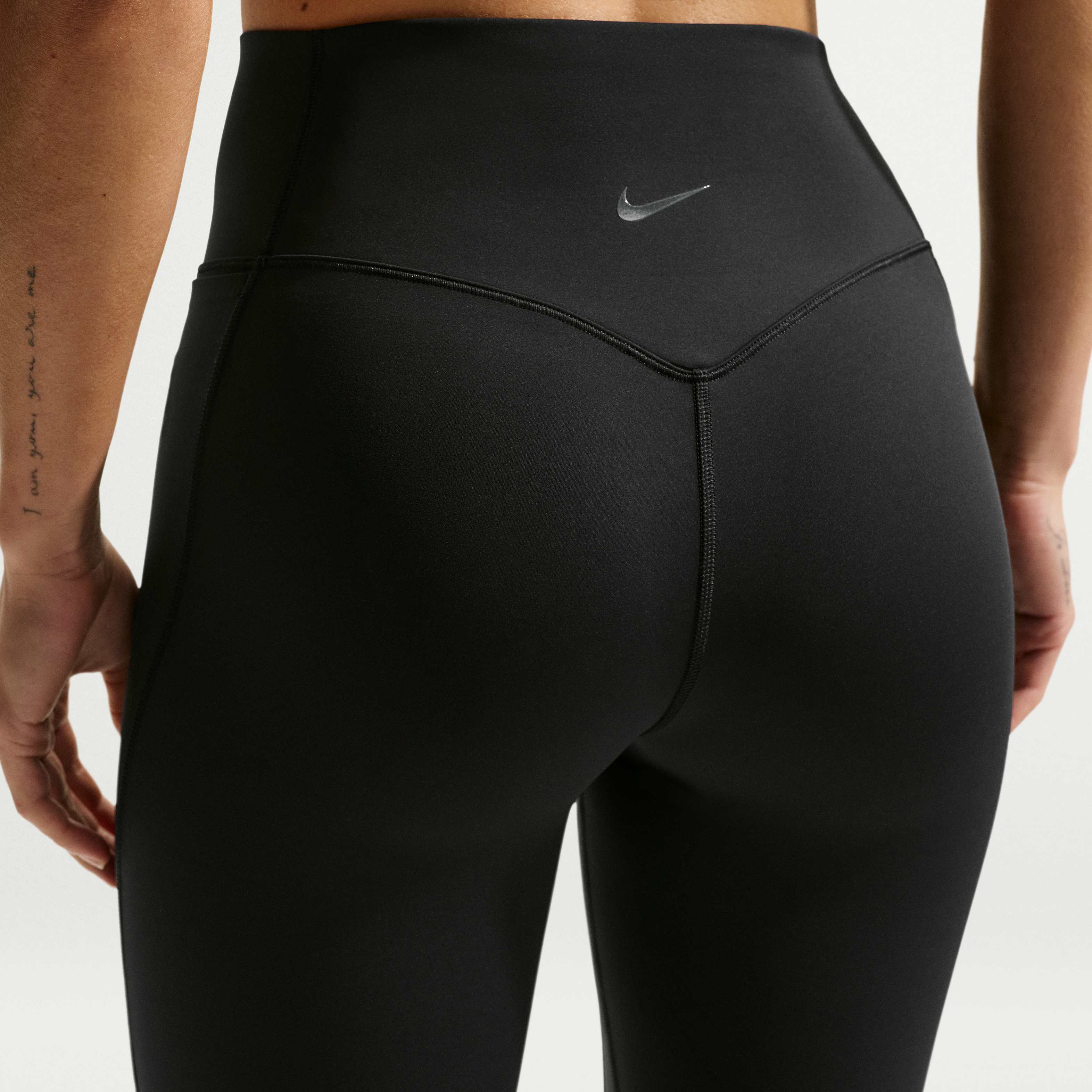 Nike Universa image number 2