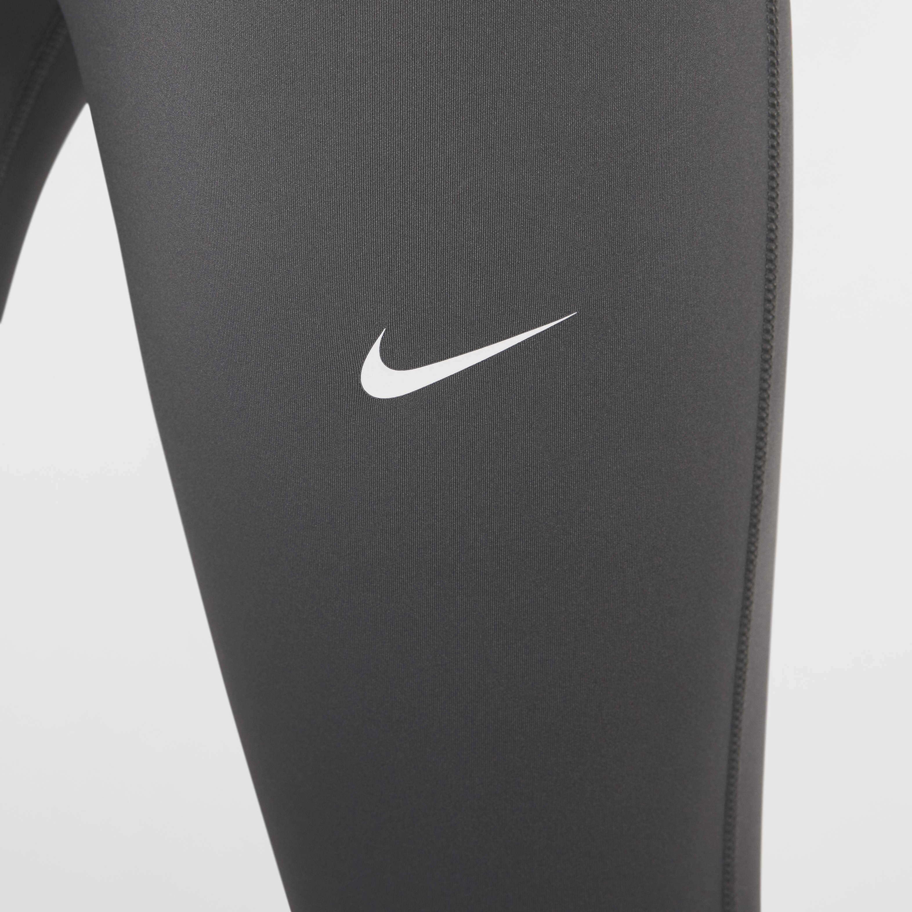 Nike Pro image number 3