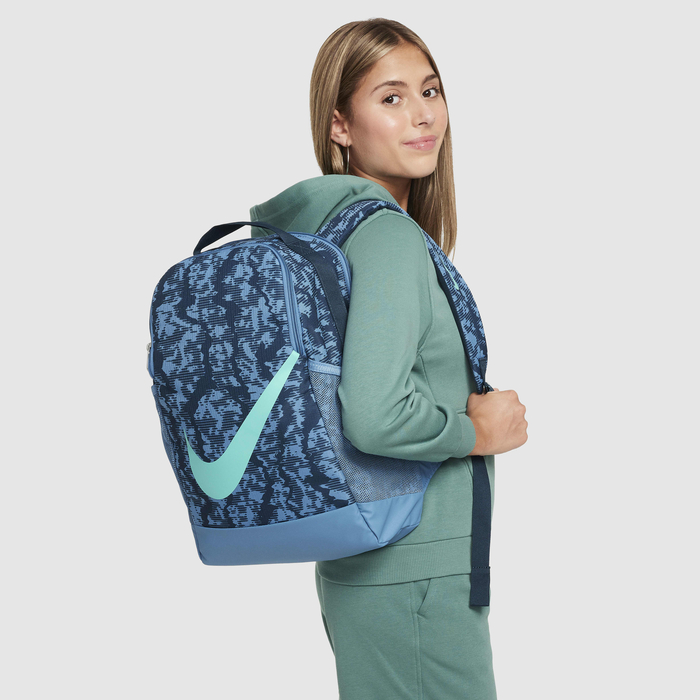 nike brasilia 6 xl backpack teal Medium Your sporty youngster will have their items organised in no time with the Nike Youth Brasilia Backpack Nike Brasilia 9.5 XL Training