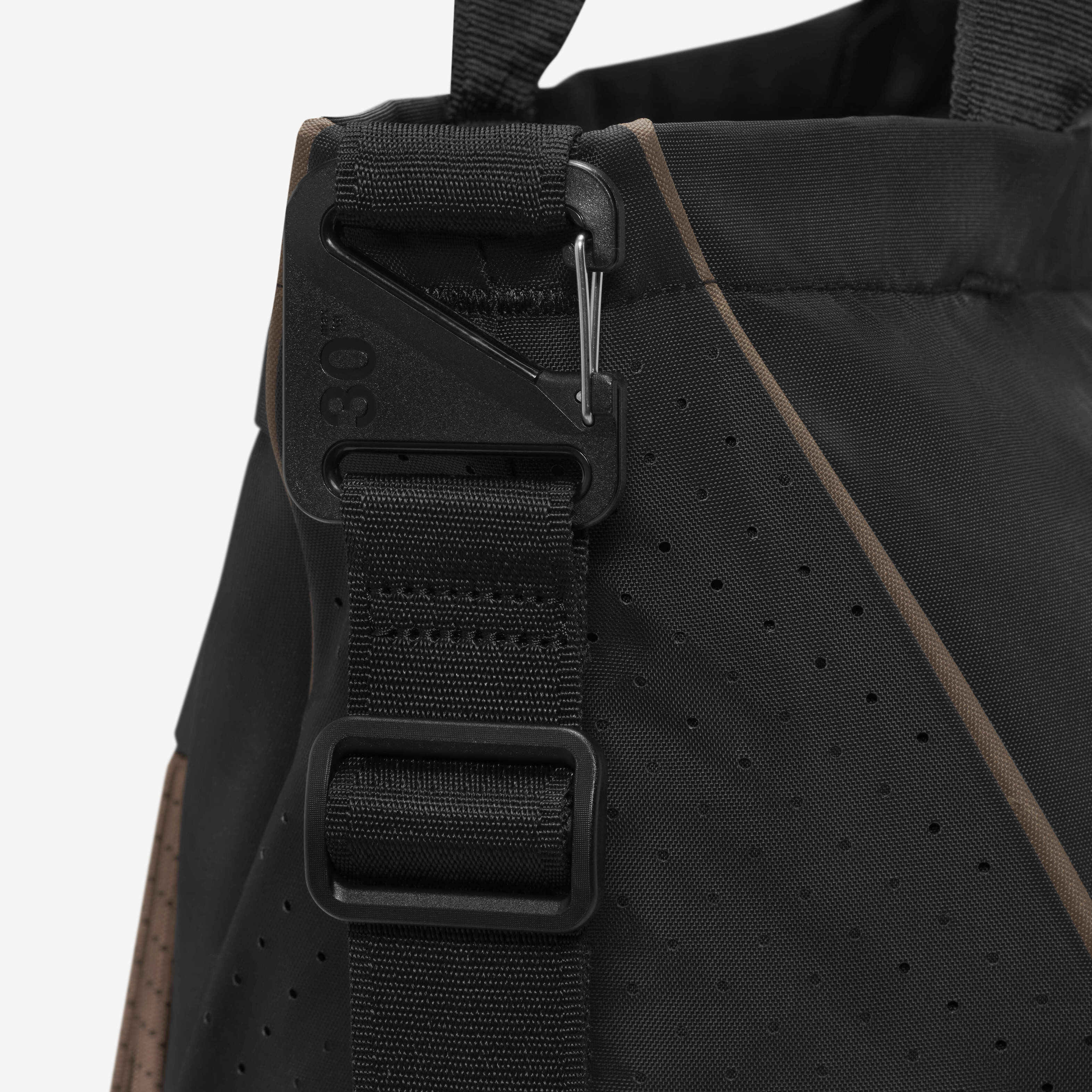 ★送料無料★NIKEナイキNSW ESSENTIALS TOTE DJ9795-010 Nike Essential Tote Black & Ironstone | END. (JP)