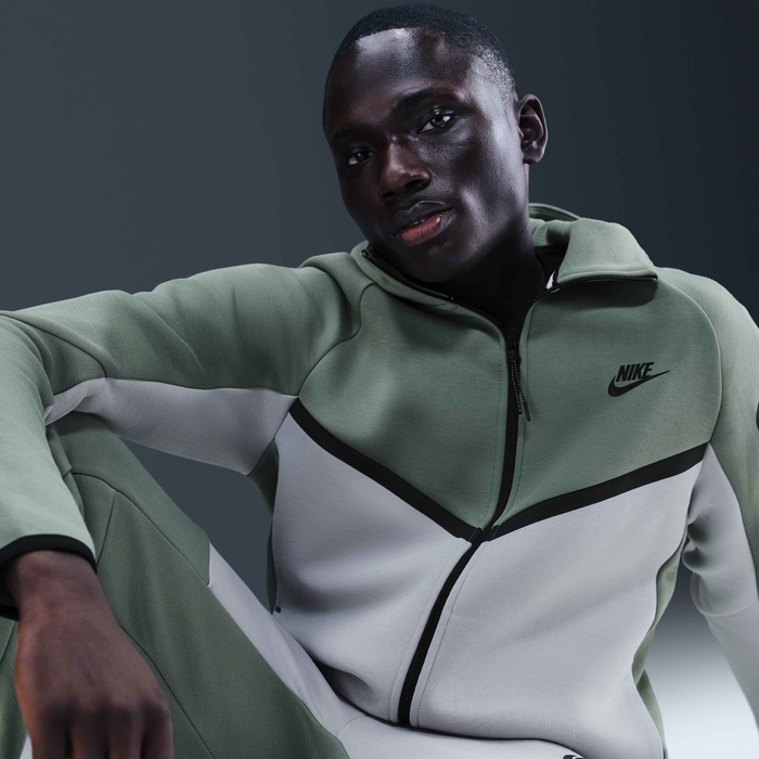 Nike Tech image number 2 Nike Tech image number 2