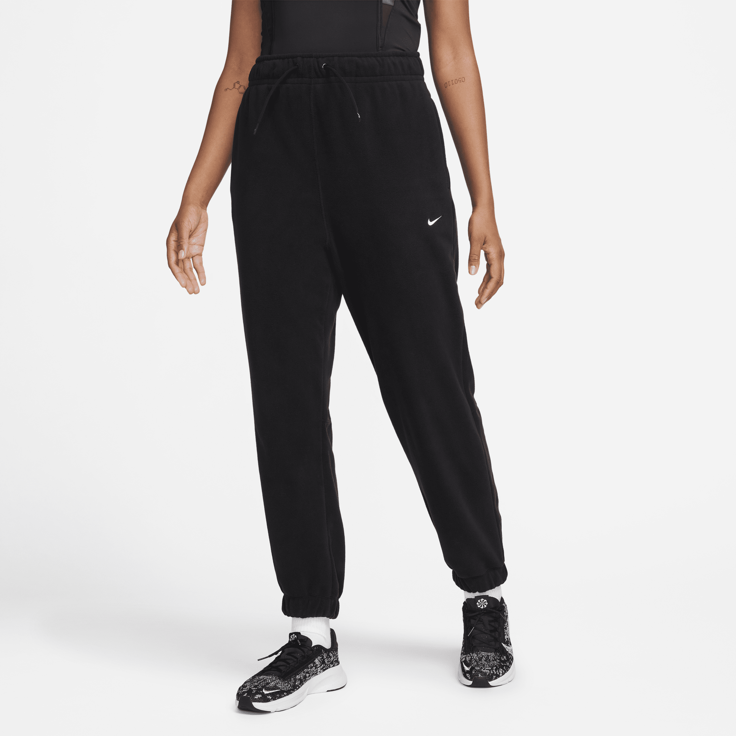 Nike sports essential fleece pants 2025